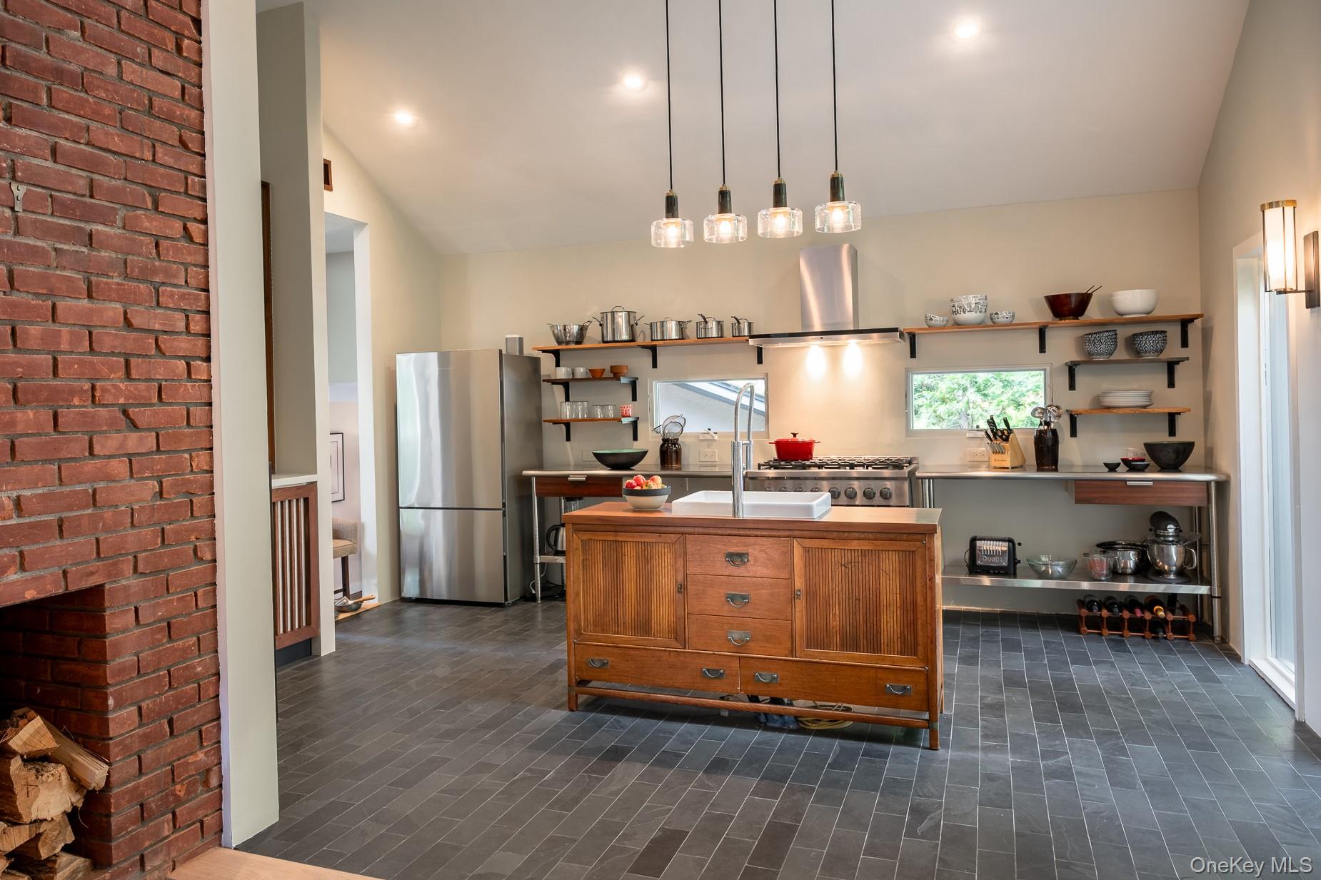 #13 photo, 62 Circuit Road, Tuxedo Park , NY 10987