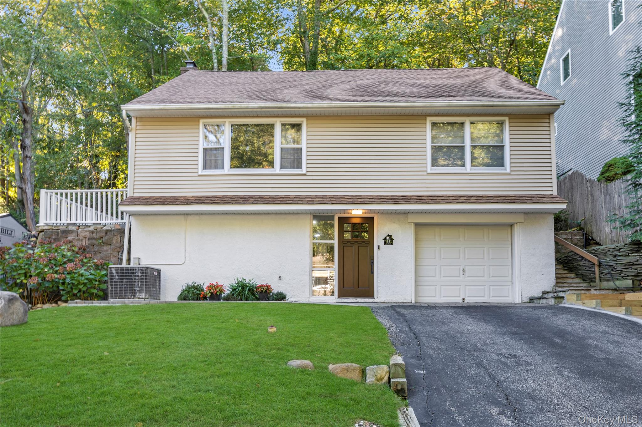 #1 photo, 57 Oakdale Road, サフォーク郡 Centerport , NY 11721