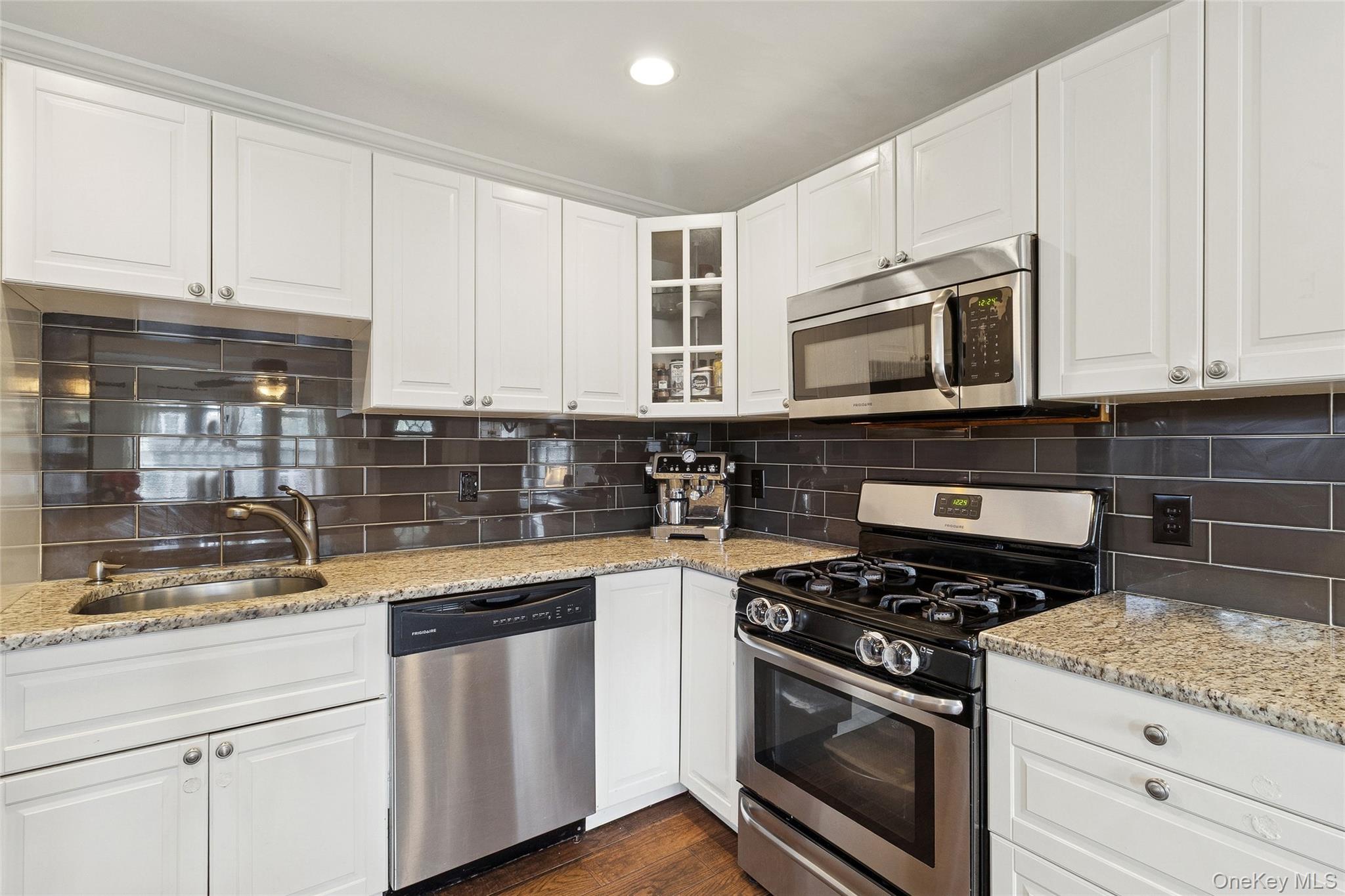 #15 photo, 45 Pinetop Drive, サフォーク郡 Shirley , NY 11967