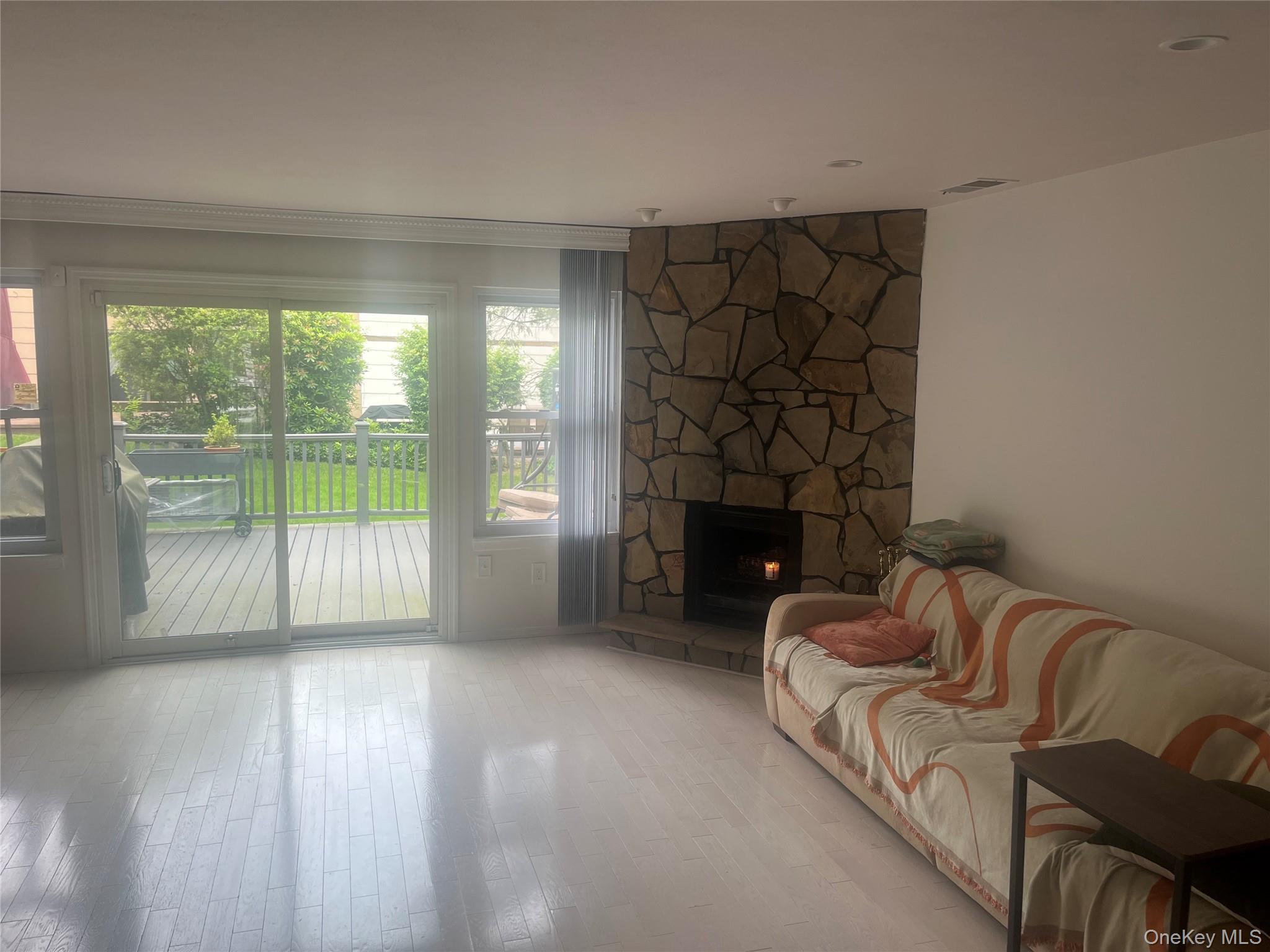 #5 photo, 7 Village Lane, ナッソー郡 Woodbury , NY 11797