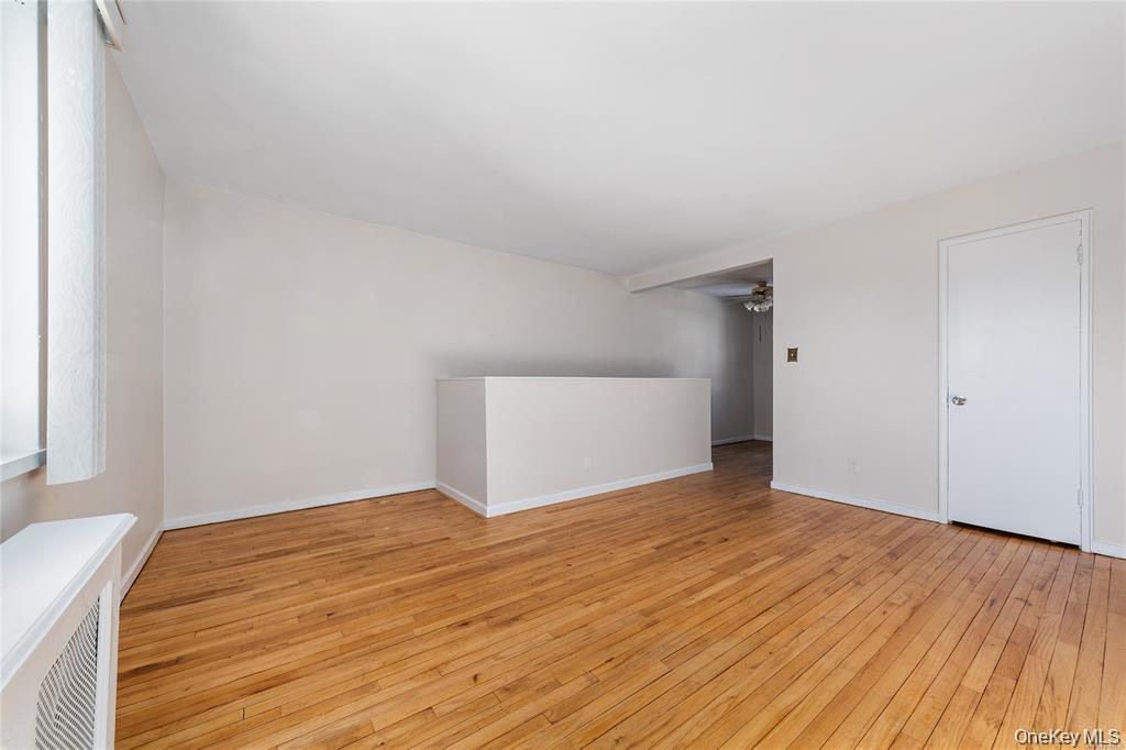 #2 photo, 220-06 Stronghurst Avenue, クイーンズ区 Queens Village , NY 11427