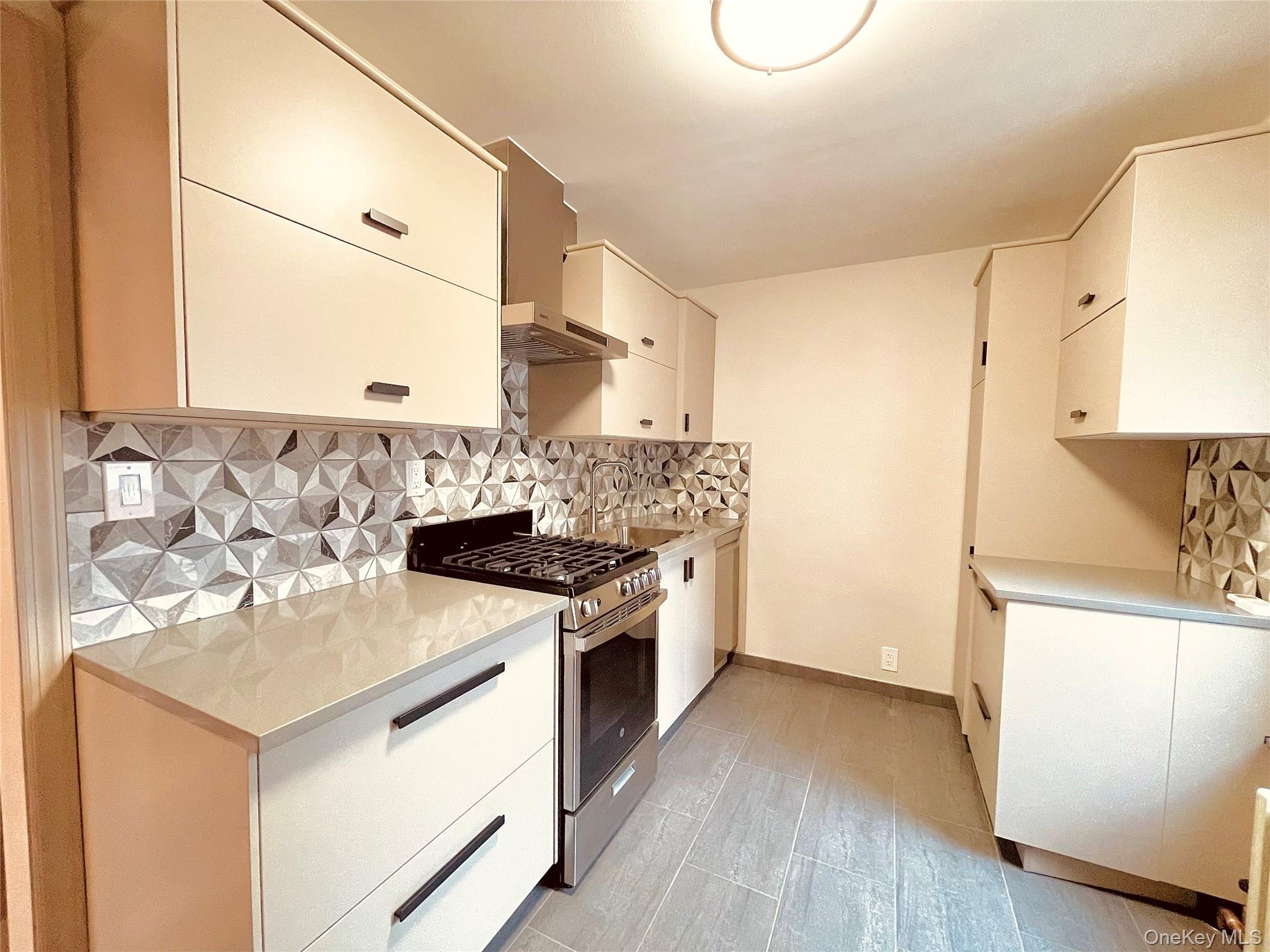 #12 photo, 7826 79th Street, クイーンズ区 Glendale , NY 11385