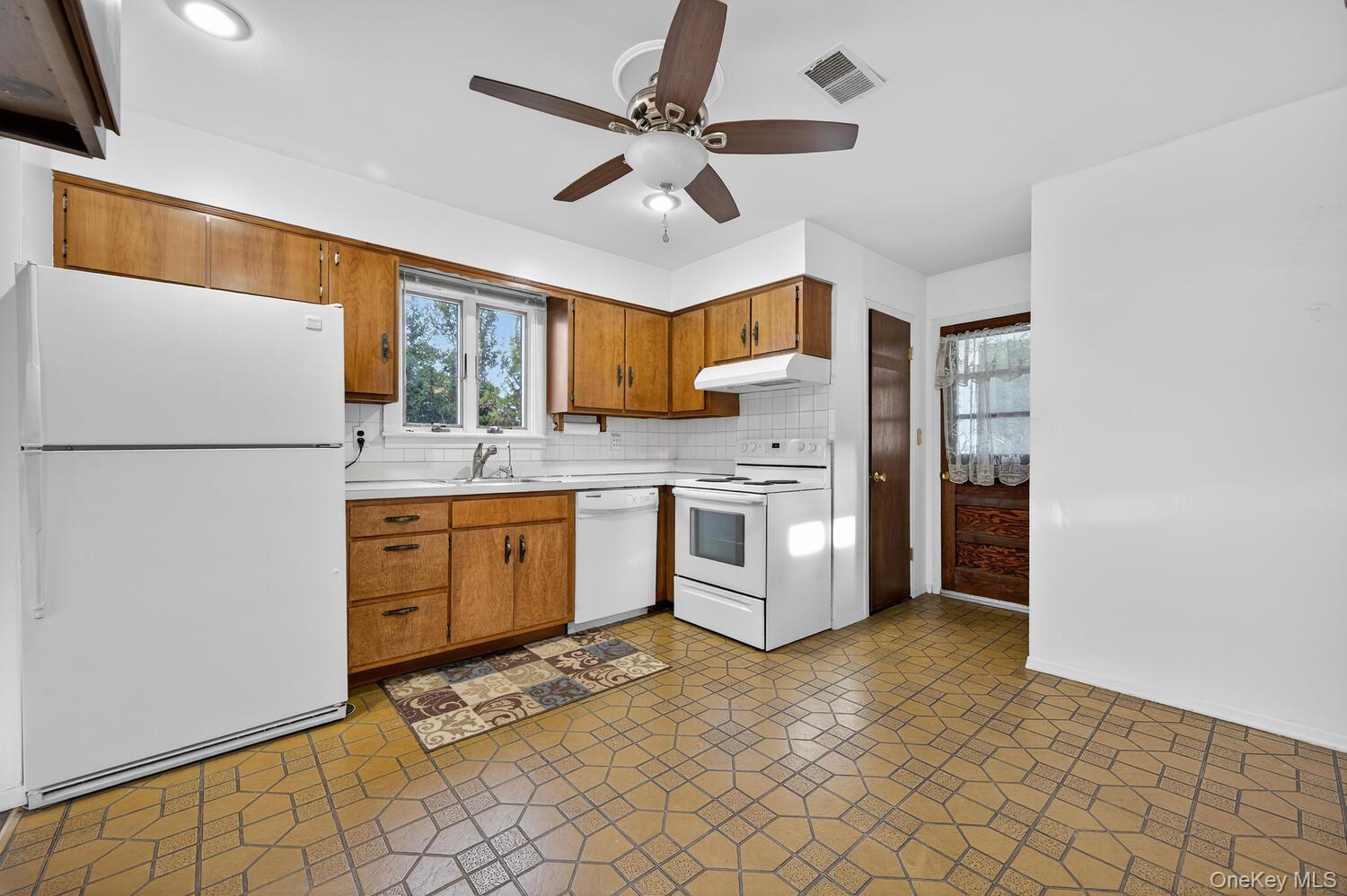 #6 photo, 16 Wagon Lane, ナッソー郡 Glen Head , NY 11545