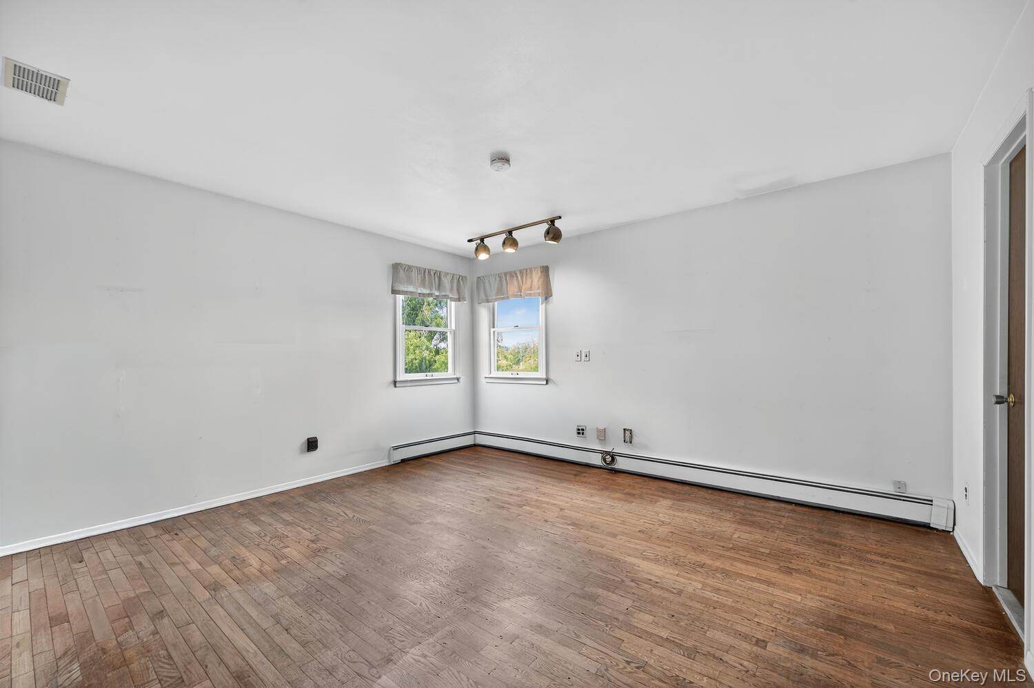 #9 photo, 16 Wagon Lane, ナッソー郡 Glen Head , NY 11545