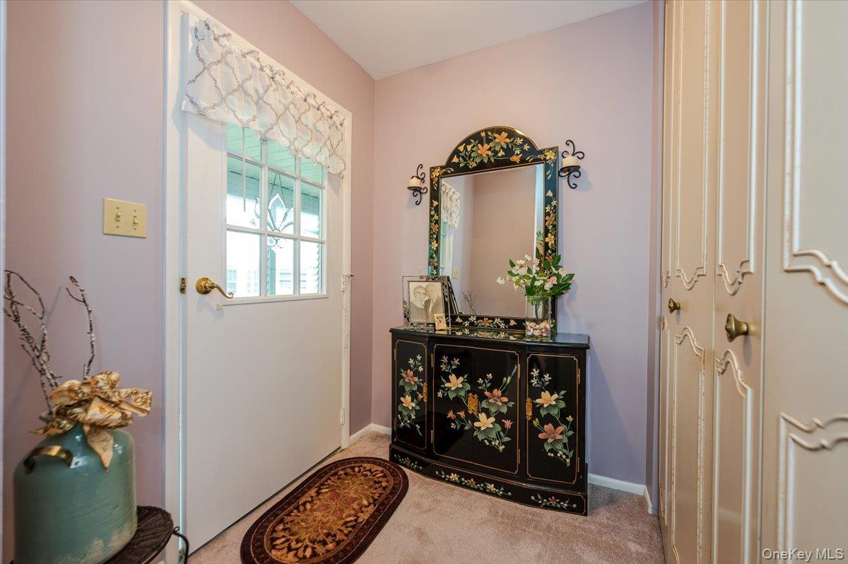 #2 photo, 48 Trent Court, サフォーク郡 Ridge , NY 11961