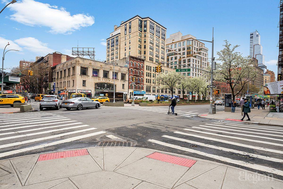 #1 photo, 245 W 104th Street, マンハッタン Upper West Side , NY 10025-4249