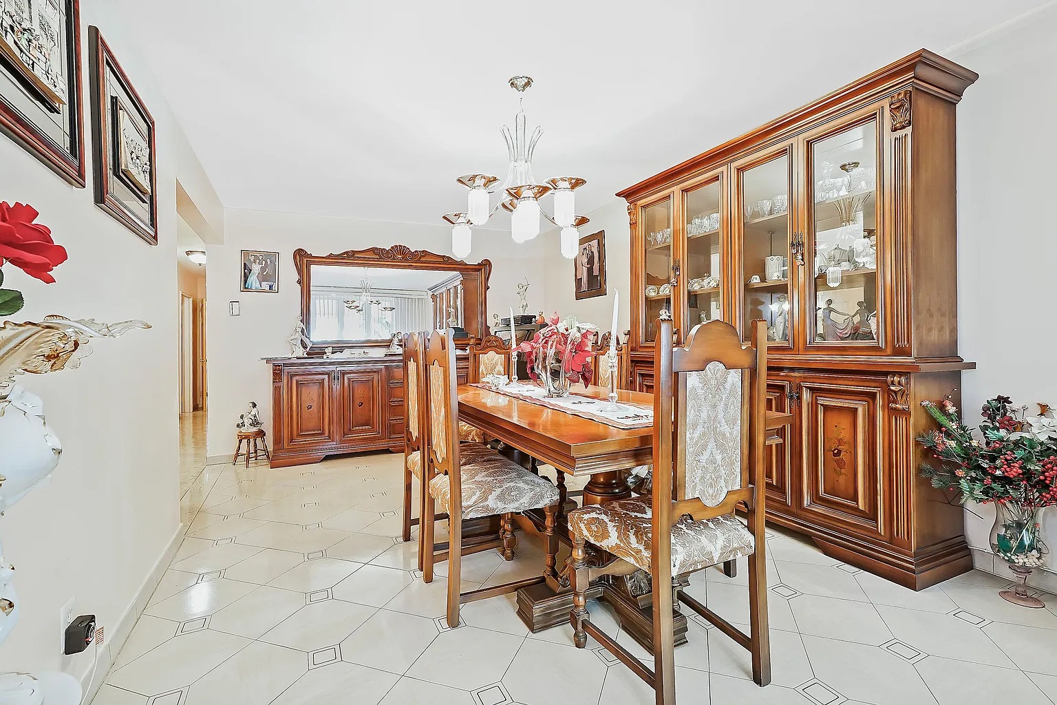 #4 photo, 61-11 69th Place, クイーンズ区 Middle Village , NY 11379