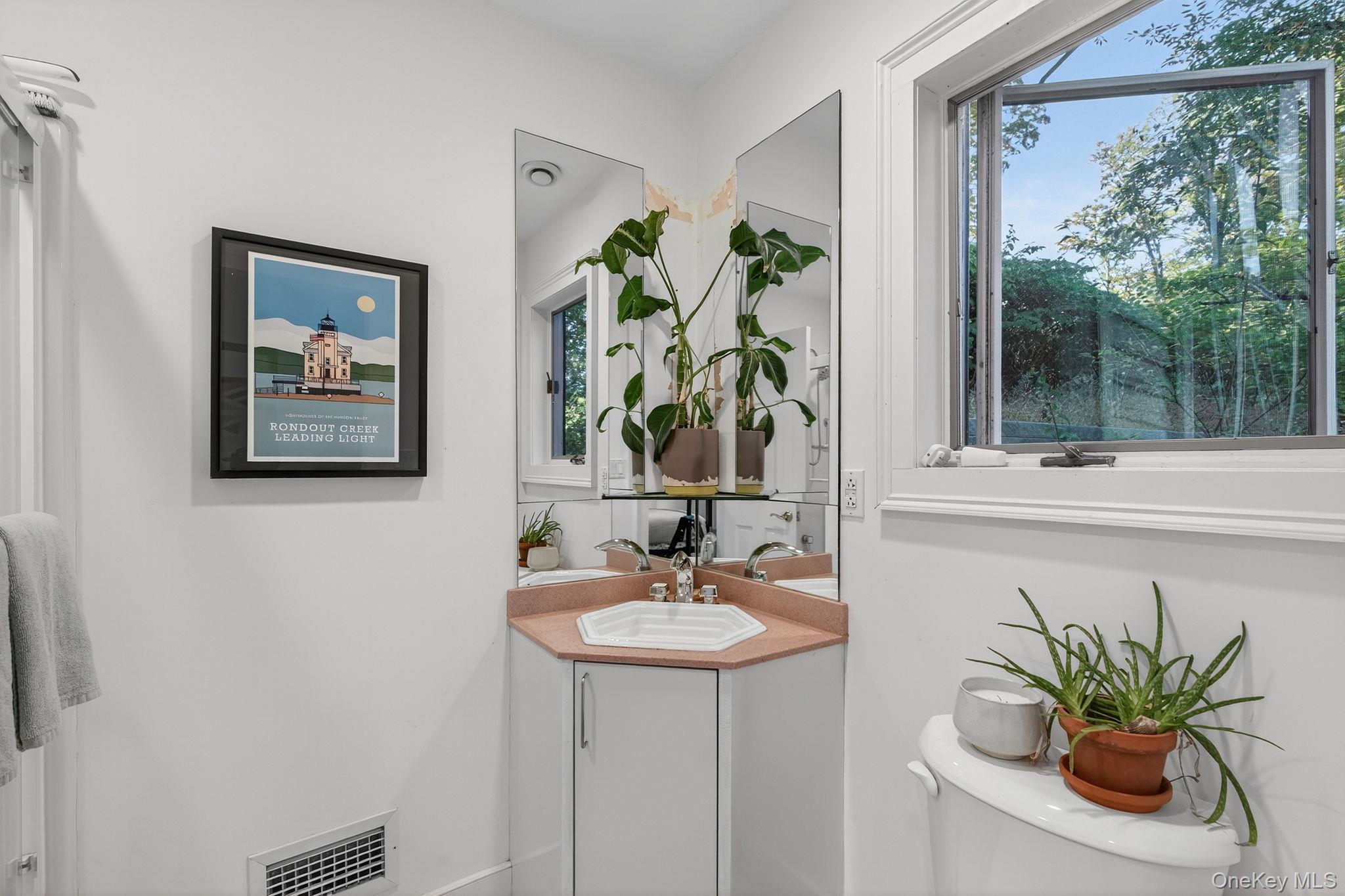 #9 photo, 83 River Road, Esopus , NY 12487