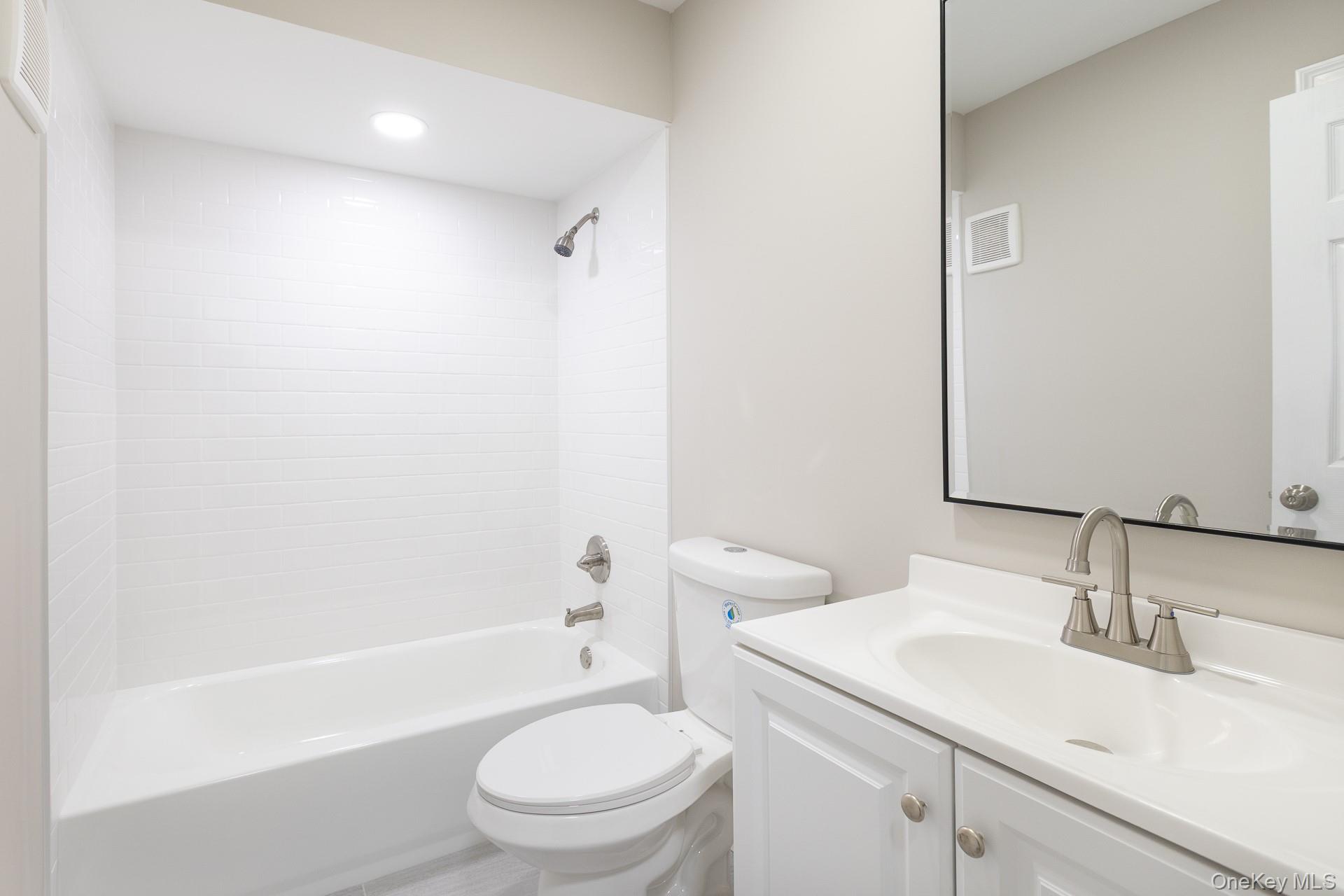 #12 photo, 655 Middle Country Road, 东长岛 科勒姆 Coram , NY 11727