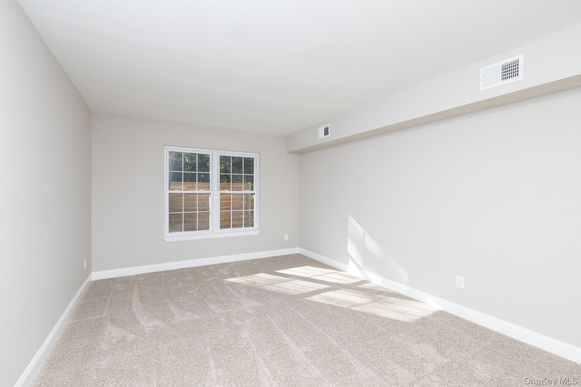 #14 photo, 655 Middle Country Road, 东长岛 科勒姆 Coram , NY 11727