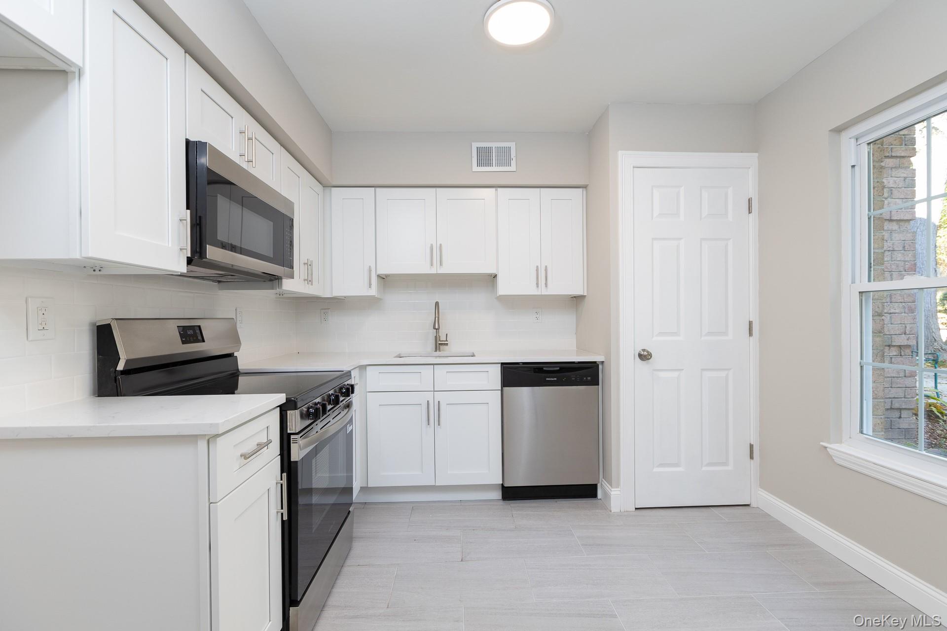 #9 photo, 655 Middle Country Road, 东长岛 科勒姆 Coram , NY 11727