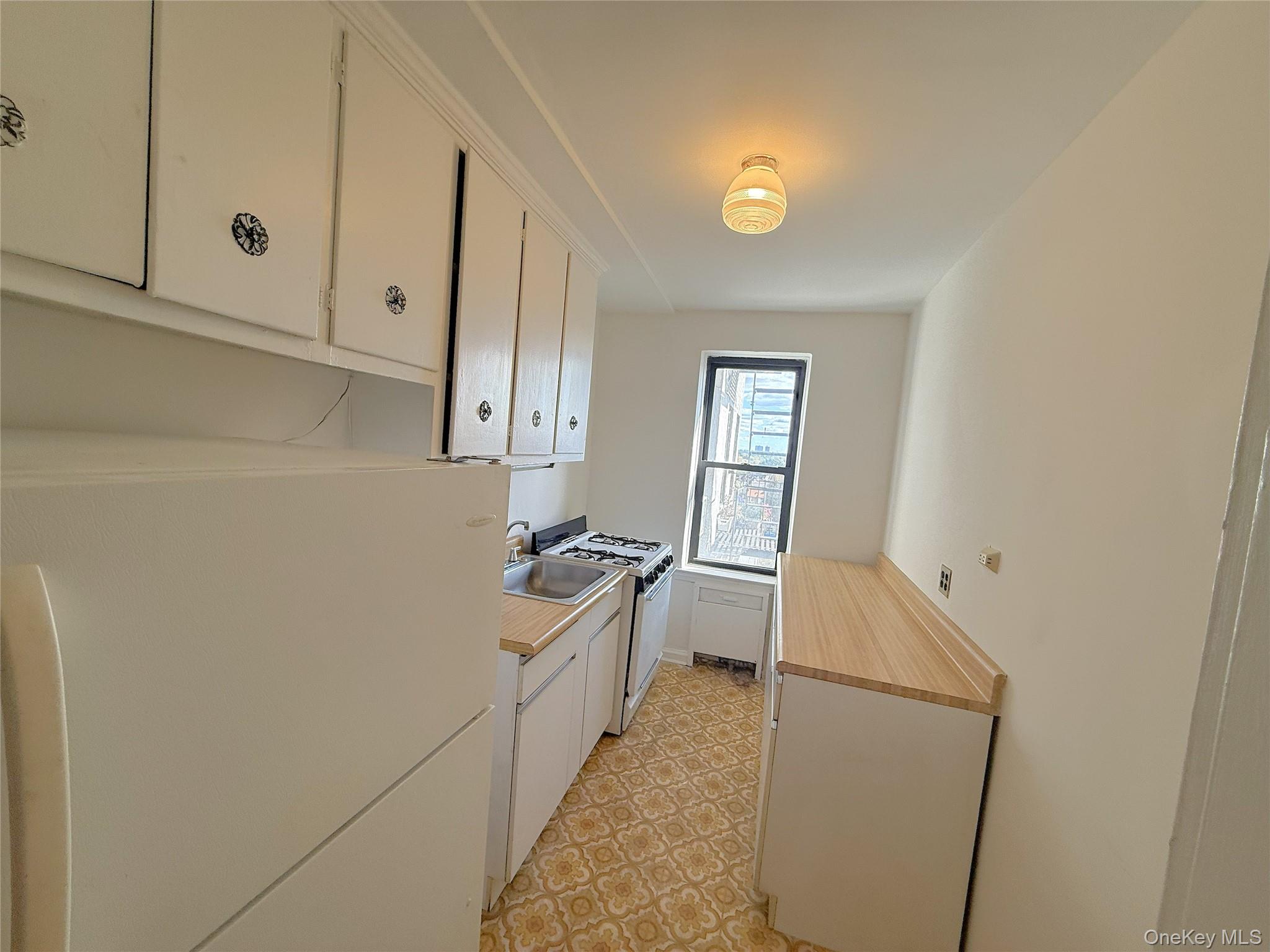 #2 photo, 170-06 Crocheron Avenue, Flushing , NY 11358