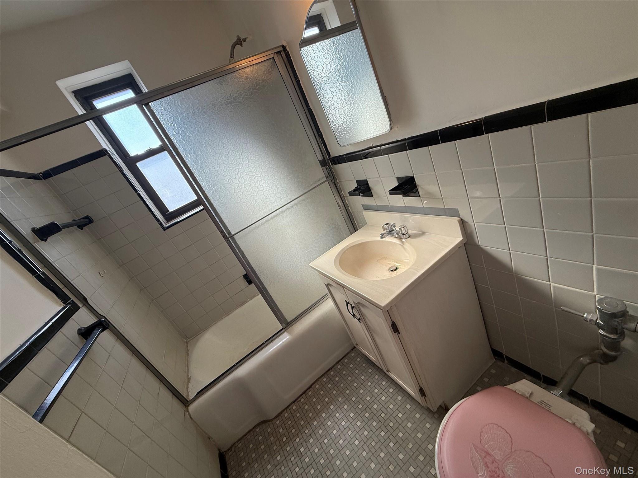 #3 photo, 170-06 Crocheron Avenue, Flushing , NY 11358