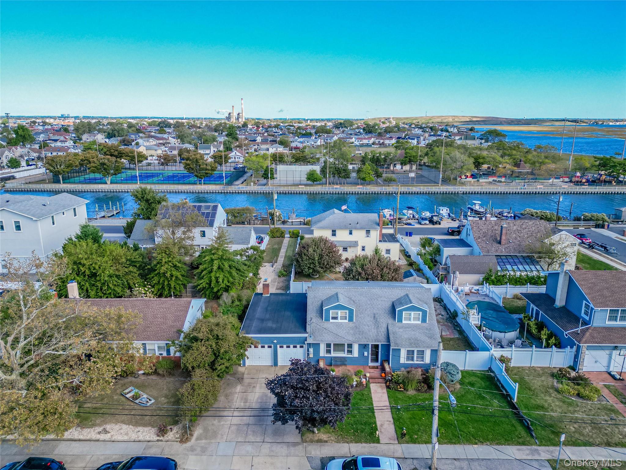 #1 photo, 227 Sunset Avenue, ナッソー郡 Island Park , NY 11558