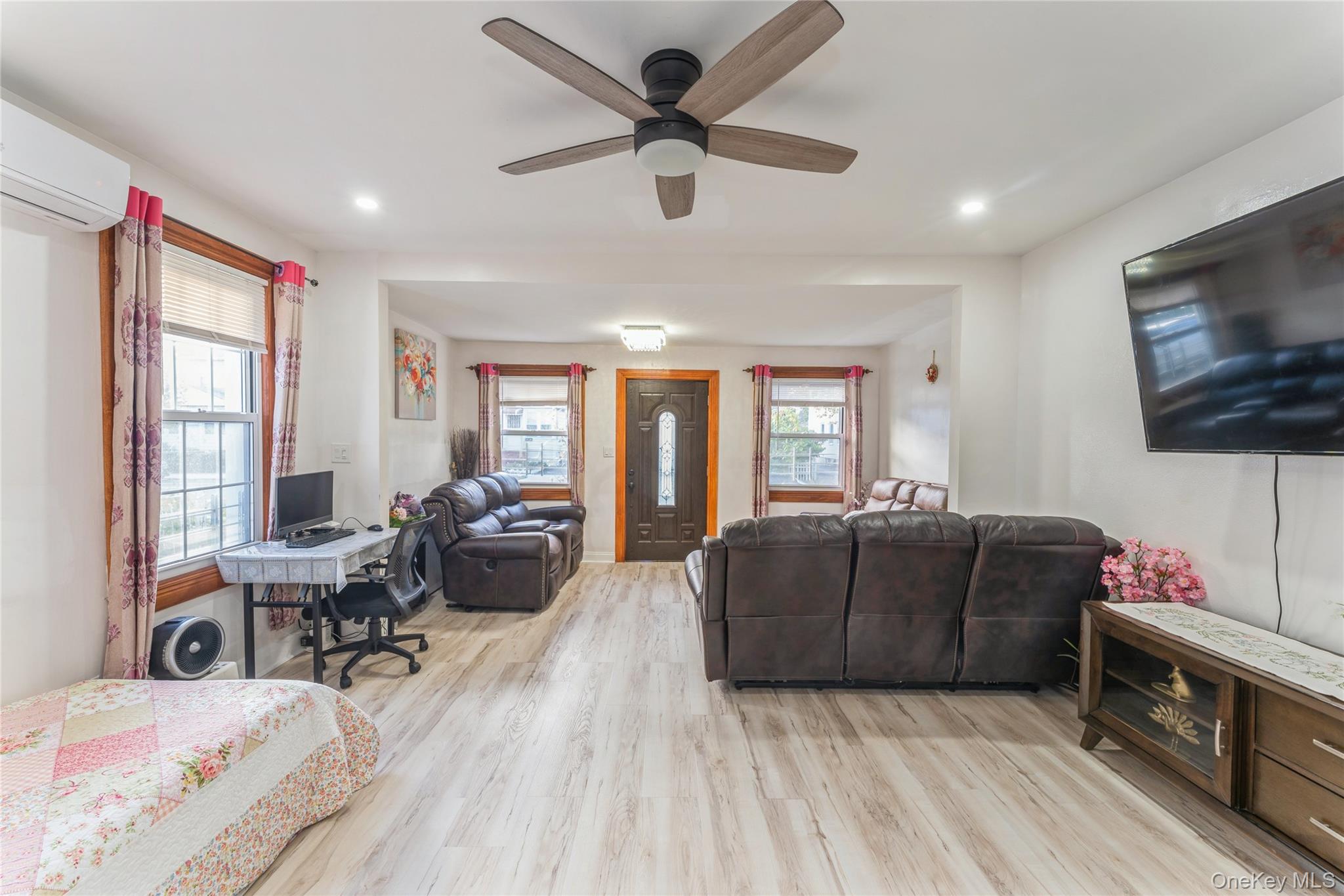 #4 photo, 150-27 Coolidge Avenue, Briarwood , NY 11432