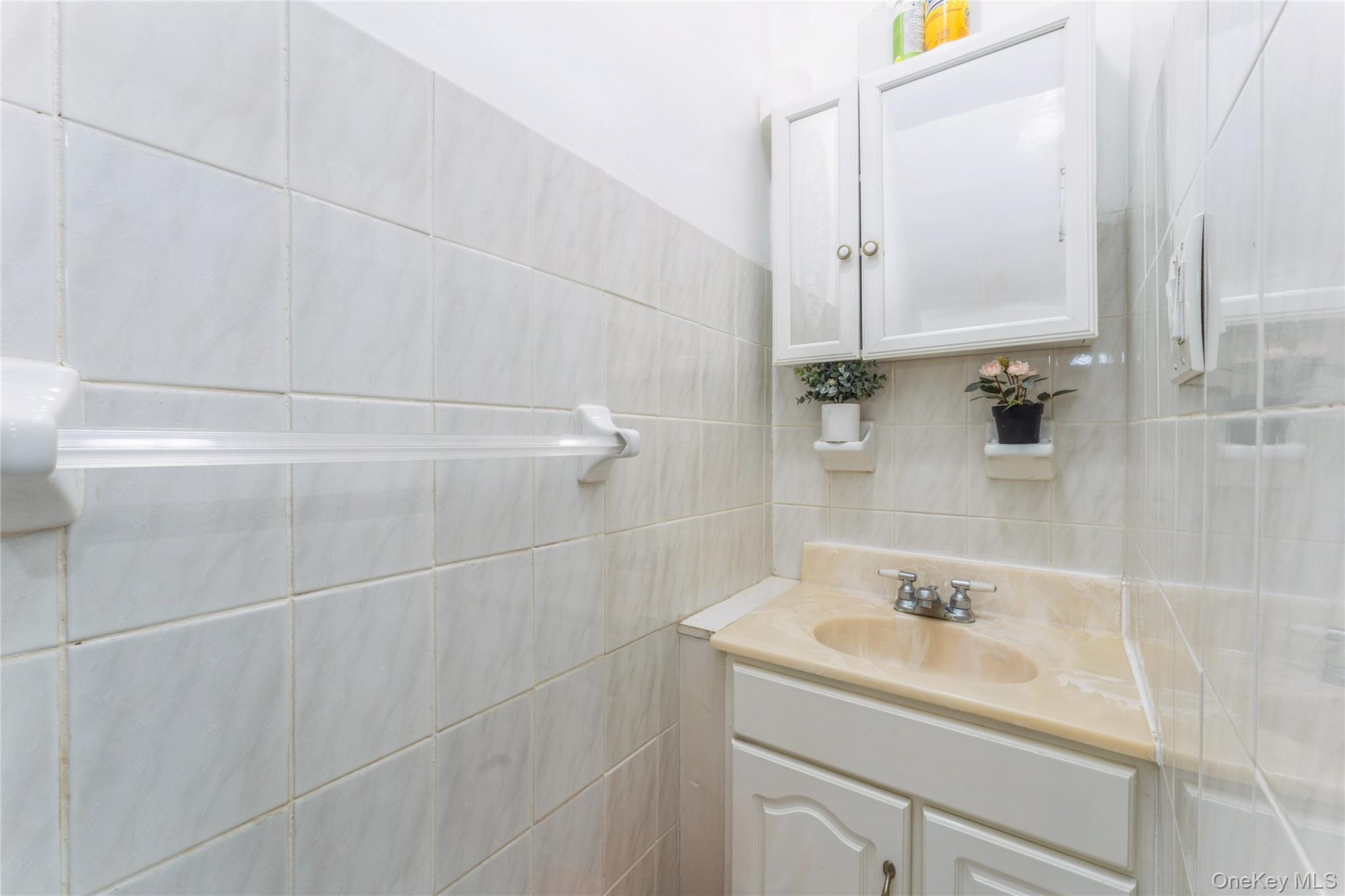 #9 photo, 150-27 Coolidge Avenue, Briarwood , NY 11432