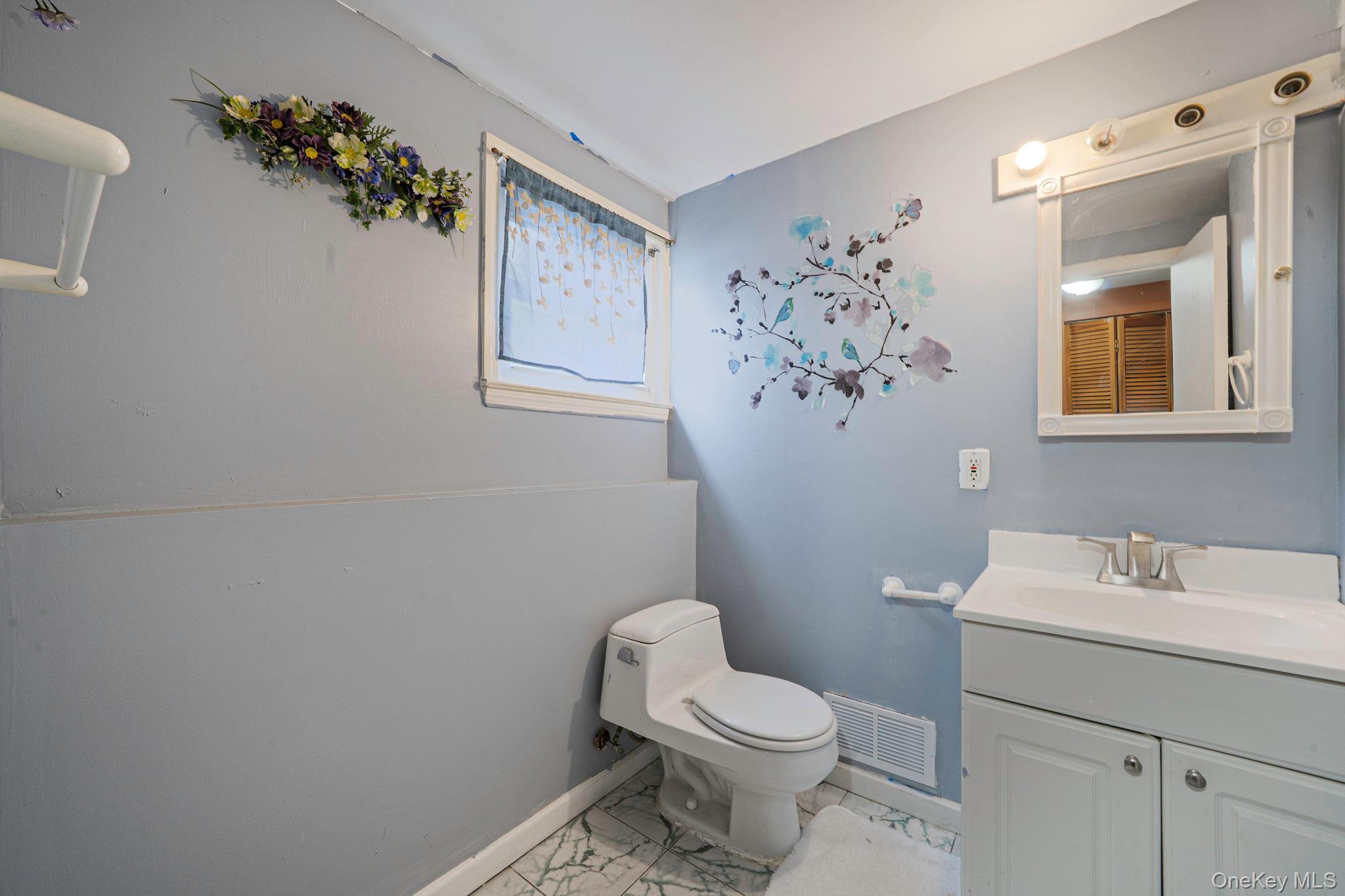 #12 photo, 197 E 2nd Street, サフォーク郡 Deer Park , NY 11729