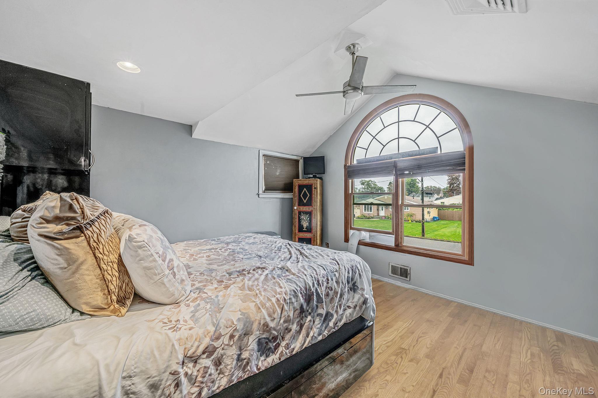 #16 photo, 197 E 2nd Street, サフォーク郡 Deer Park , NY 11729