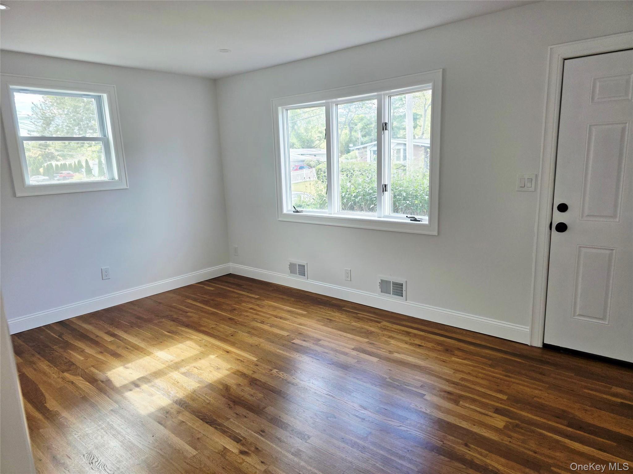 #9 photo, 26 Midday Drive, サフォーク郡 Centereach , NY 11720