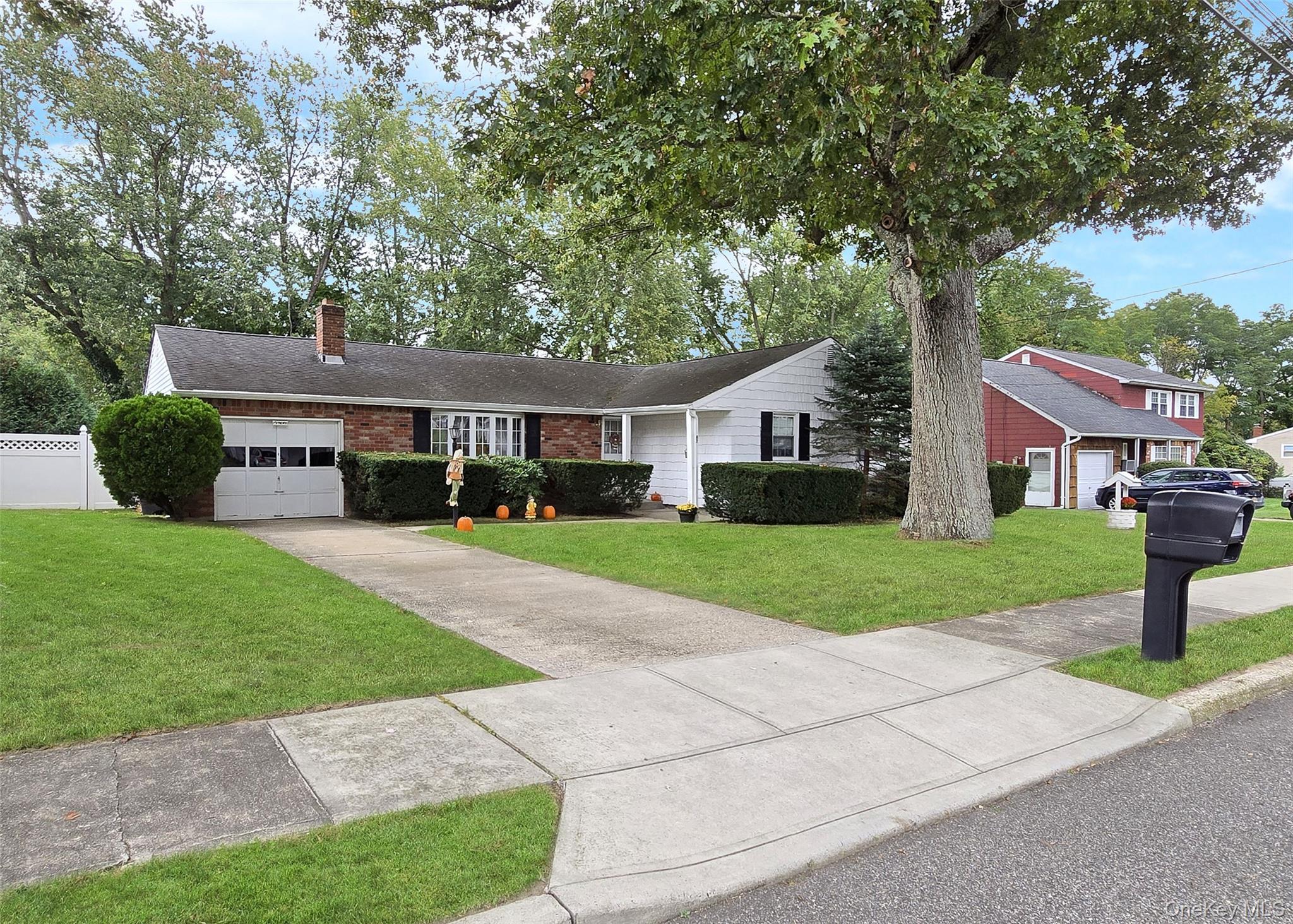 #1 photo, 67 Van Brunt Avenue, サフォーク郡 Selden , NY 11784