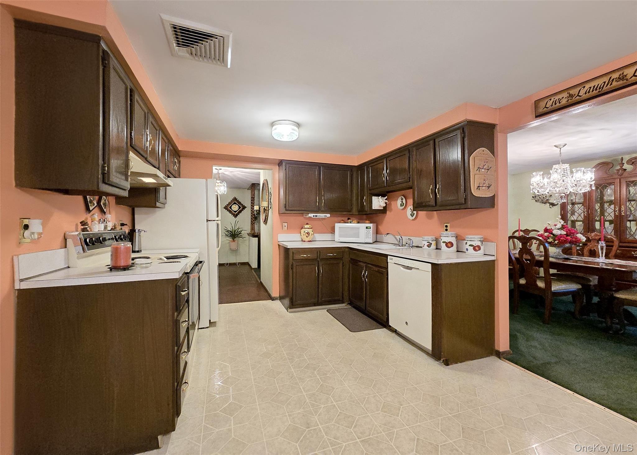 #5 photo, 67 Van Brunt Avenue, サフォーク郡 Selden , NY 11784