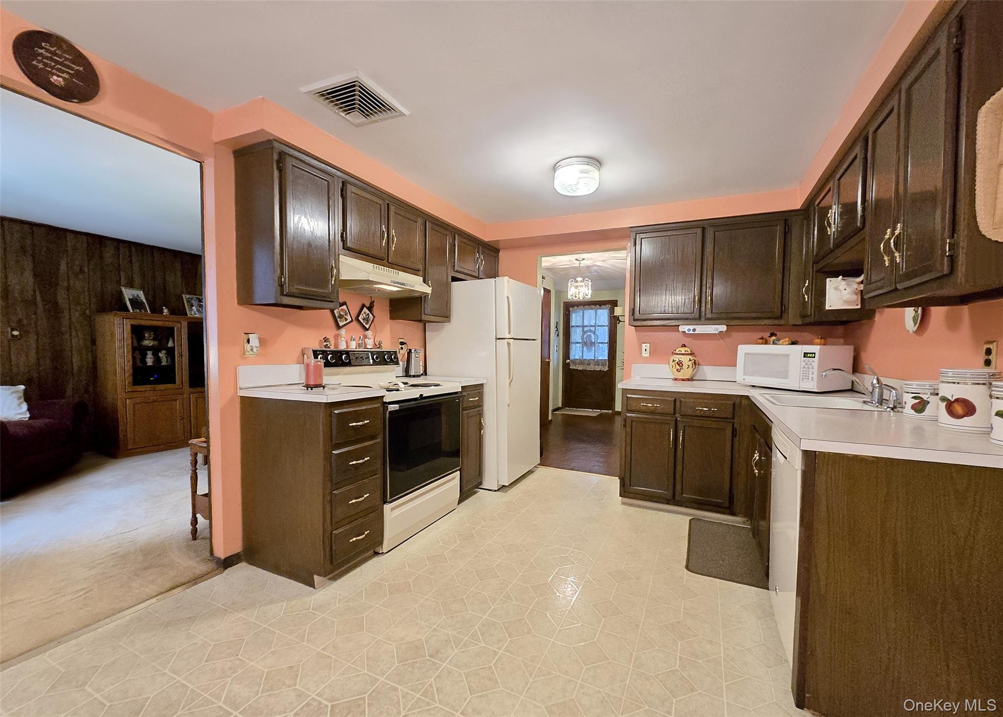 #6 photo, 67 Van Brunt Avenue, サフォーク郡 Selden , NY 11784