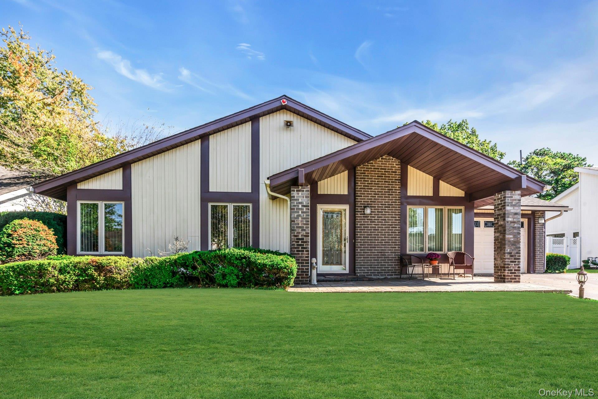 #1 photo, 36 Summerwood Road, सफ़ोक काउंटी Holbrook , NY 11741