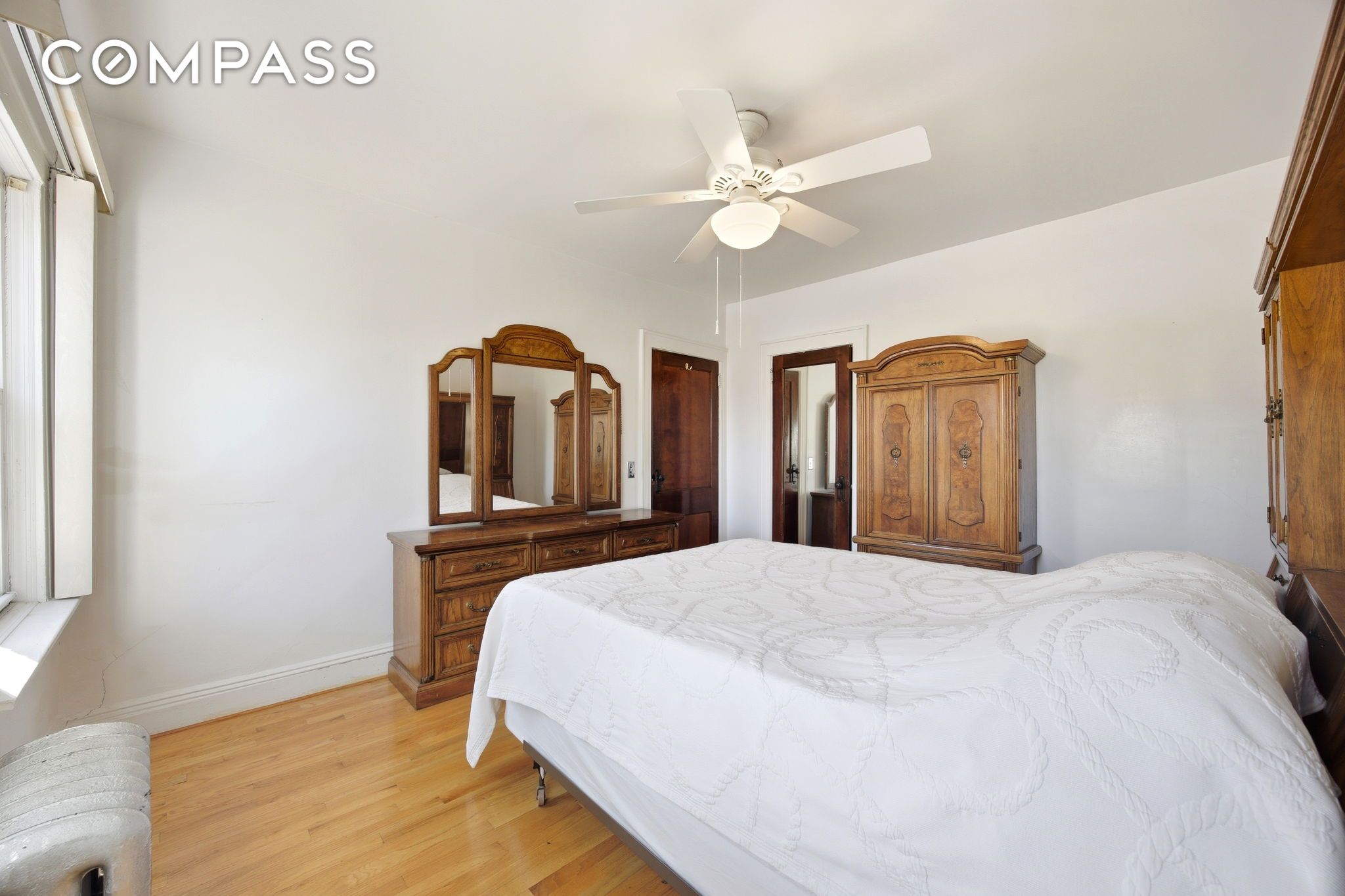 #13 photo, 22-44 43rd Street, クイーンズ区 Astoria , NY 11105