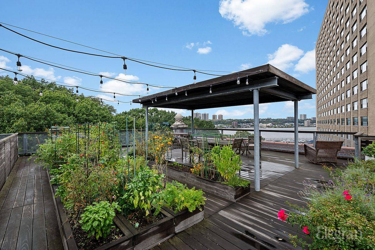 #8 photo, 552 Riverside Drive, マンハッタン Morningside Heights , NY 10027-3215