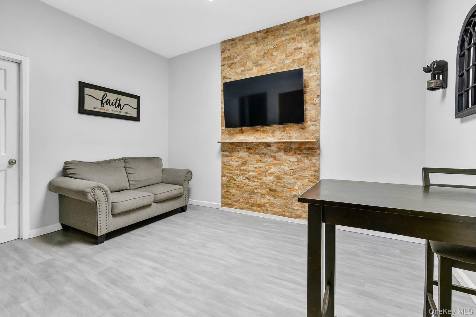 #2 photo, 1371 Prospect Avenue, ブロンクス区 Bronx , NY 10459