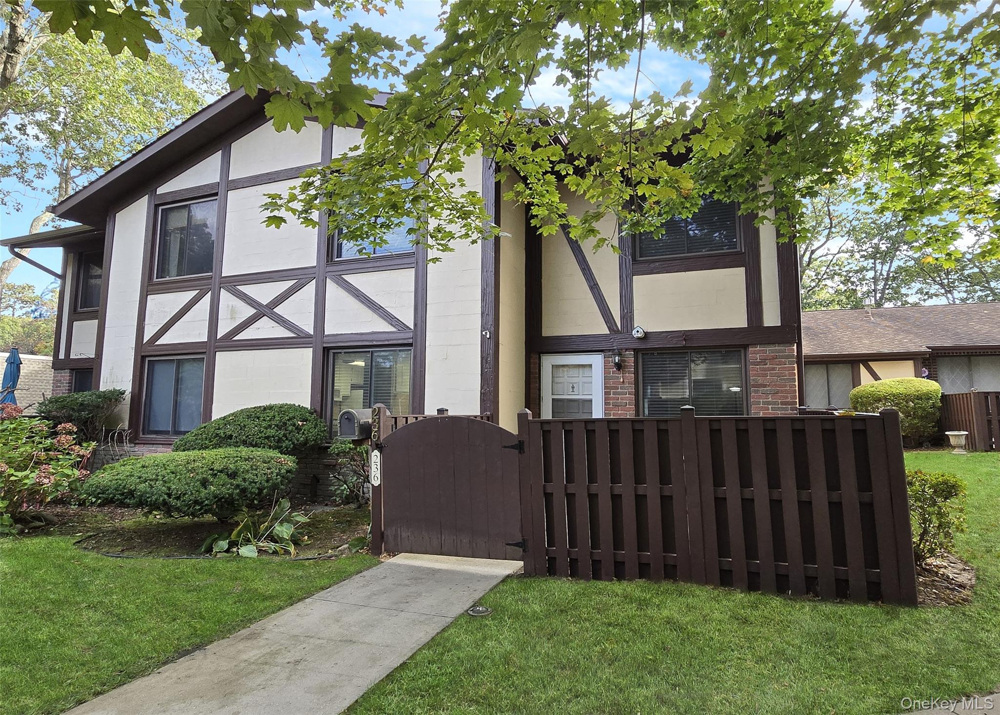 #1 photo, 236 Sagamore Hills Drive, サフォーク郡 Port Jefferson Station , NY 11776