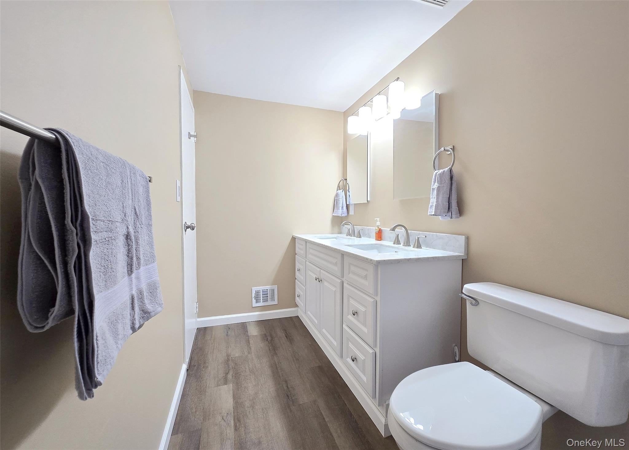 #11 photo, 236 Sagamore Hills Drive, サフォーク郡 Port Jefferson Station , NY 11776