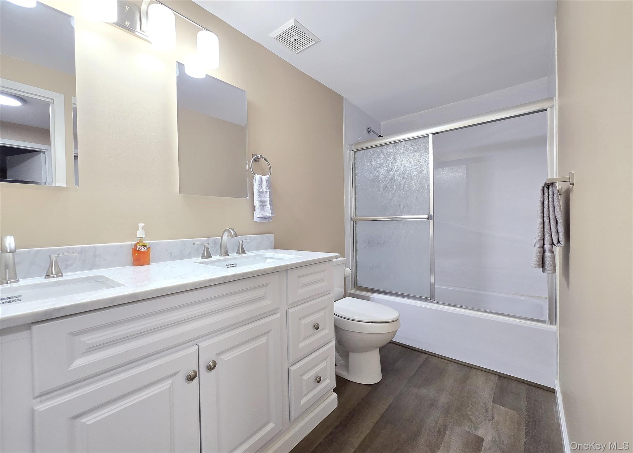 #12 photo, 236 Sagamore Hills Drive, サフォーク郡 Port Jefferson Station , NY 11776