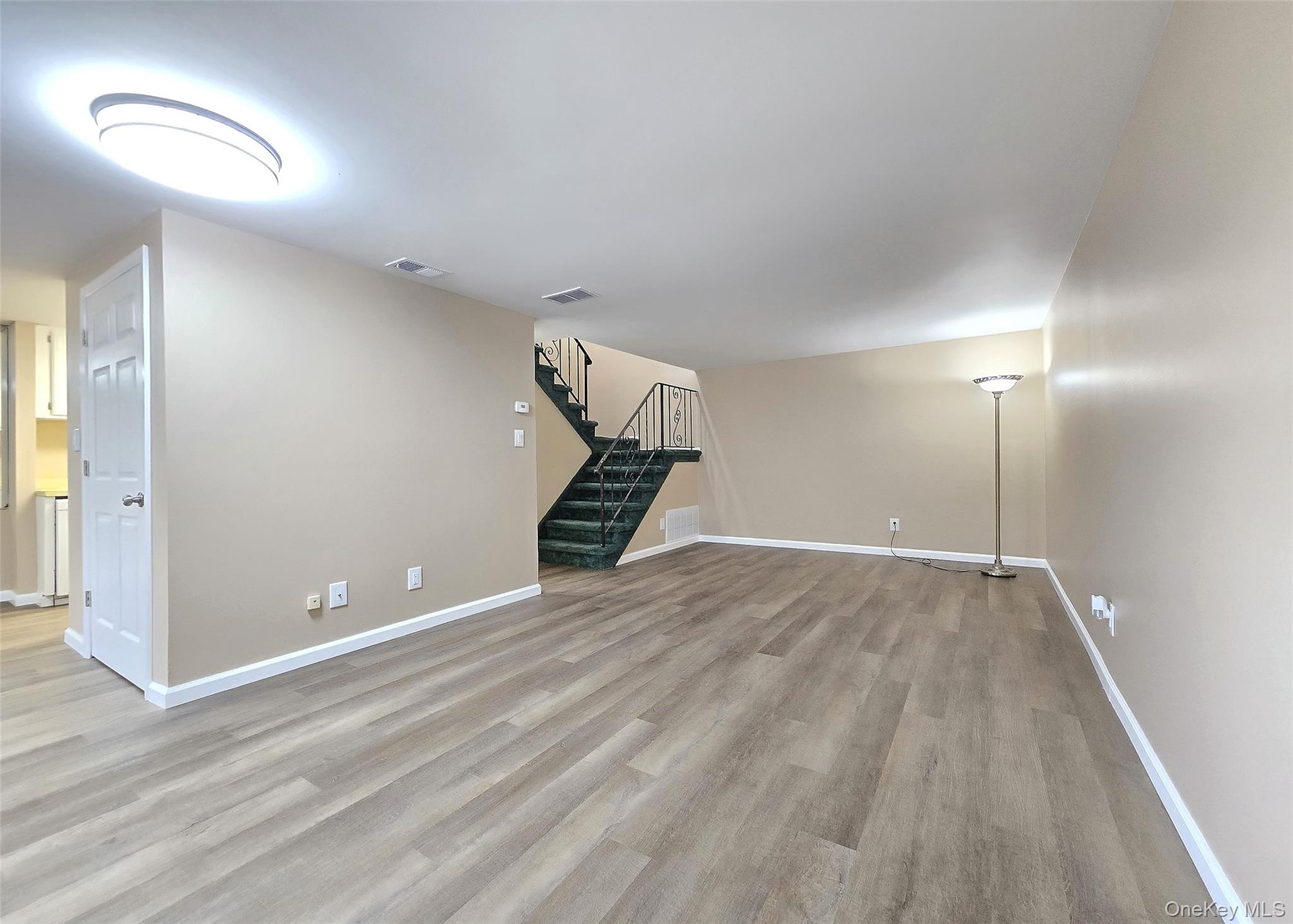 #3 photo, 236 Sagamore Hills Drive, サフォーク郡 Port Jefferson Station , NY 11776