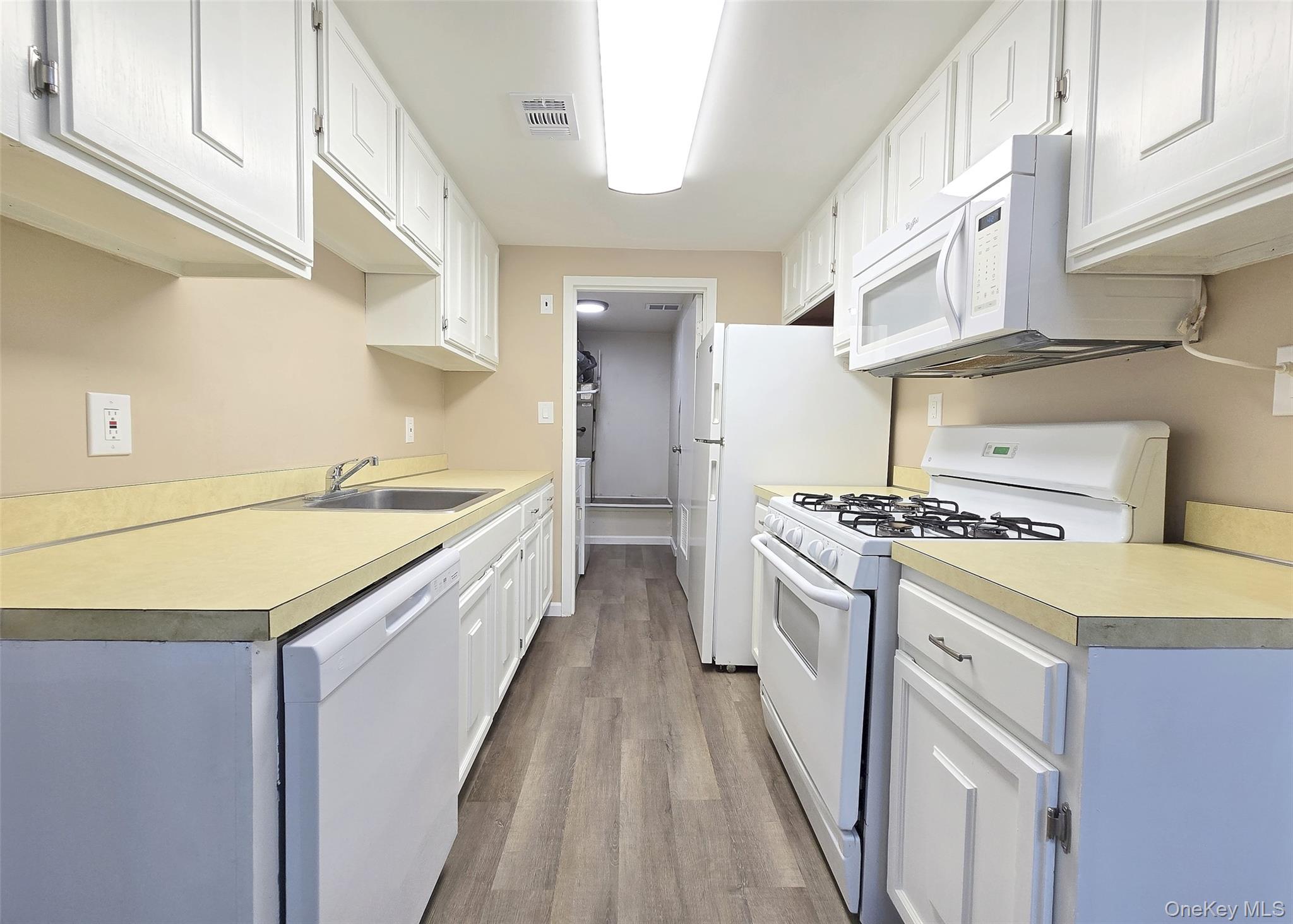 #5 photo, 236 Sagamore Hills Drive, サフォーク郡 Port Jefferson Station , NY 11776