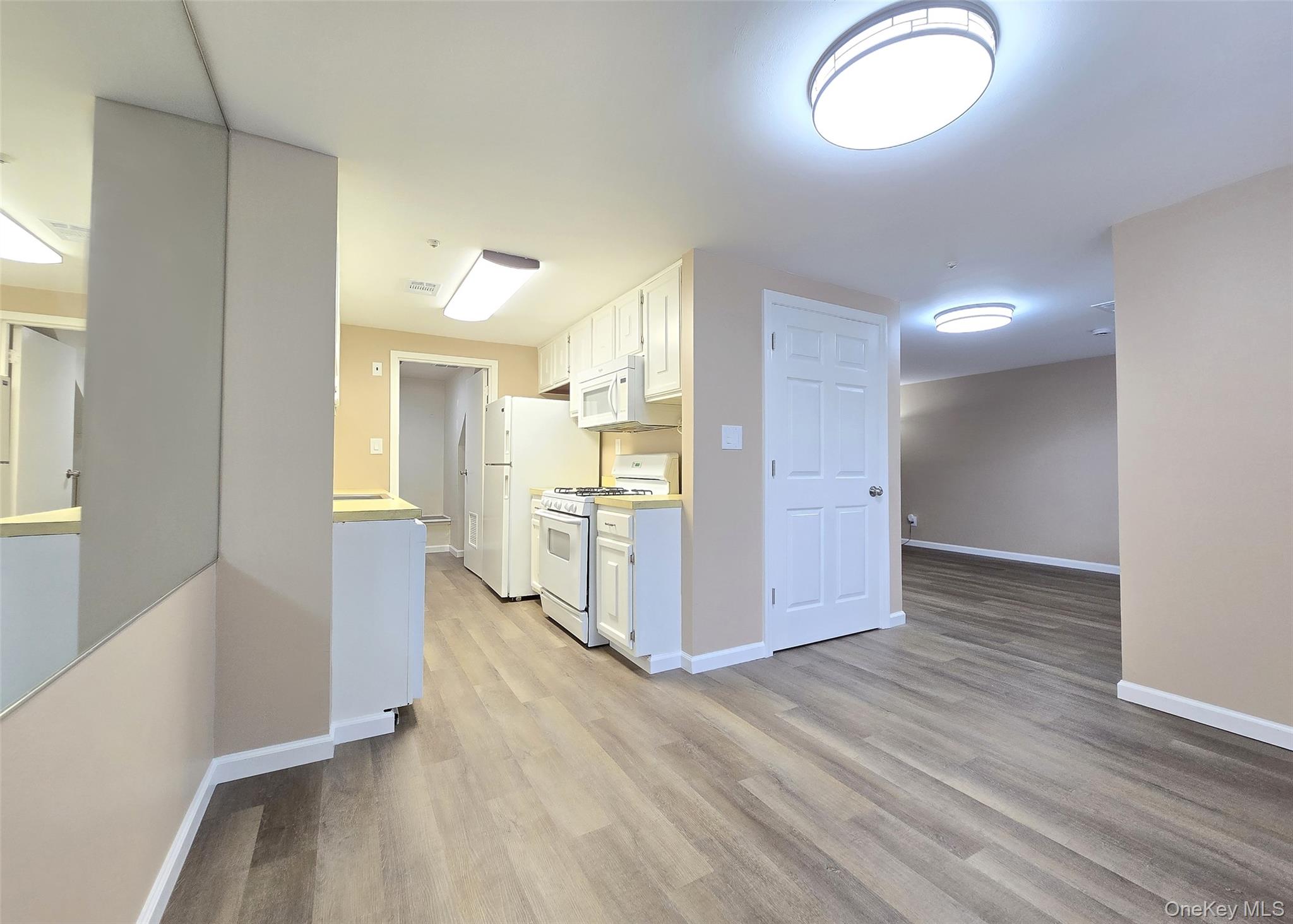 #7 photo, 236 Sagamore Hills Drive, サフォーク郡 Port Jefferson Station , NY 11776