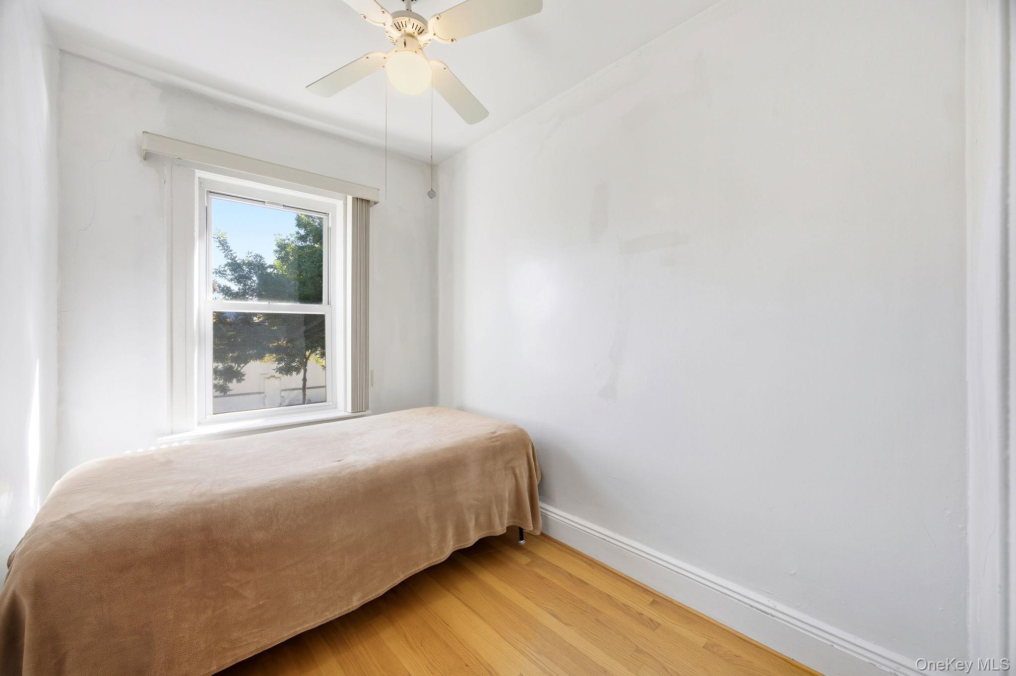 #14 photo, 2244 43rd Street, クイーンズ区 Astoria , NY 11105