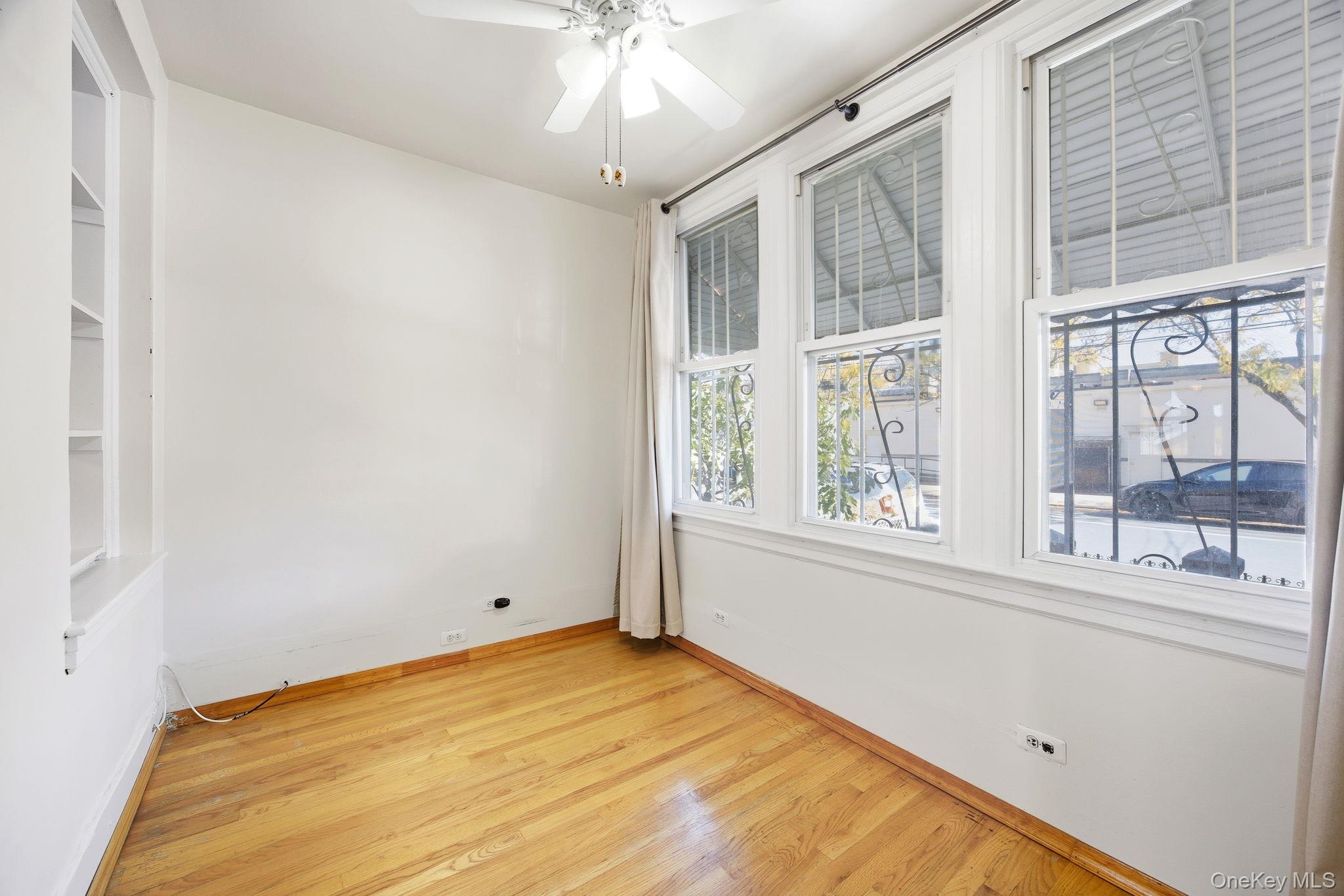 #4 photo, 2244 43rd Street, クイーンズ区 Astoria , NY 11105