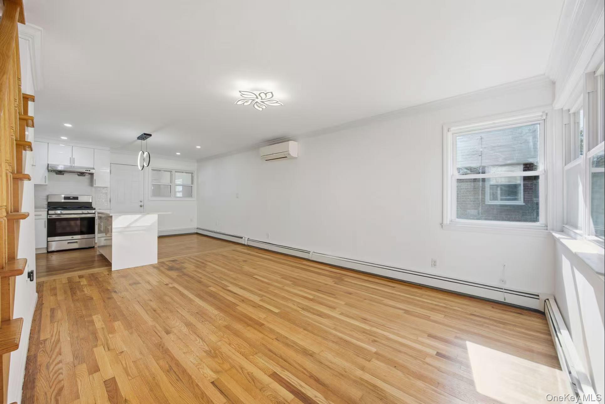 #2 photo, 6739 197th Street, 皇后区 新鲜草原 Fresh Meadows , NY 11365