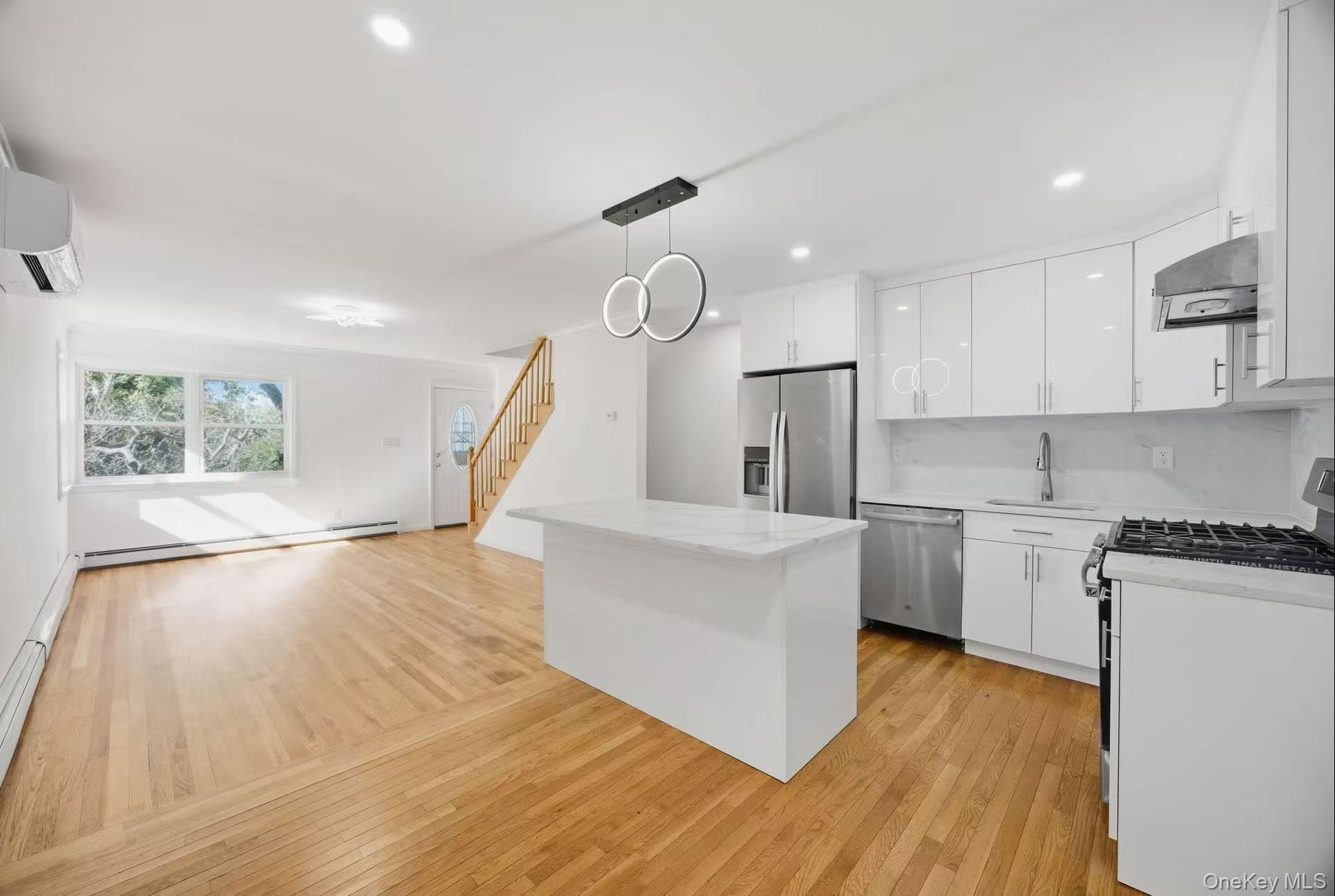 #3 photo, 6739 197th Street, 皇后区 新鲜草原 Fresh Meadows , NY 11365