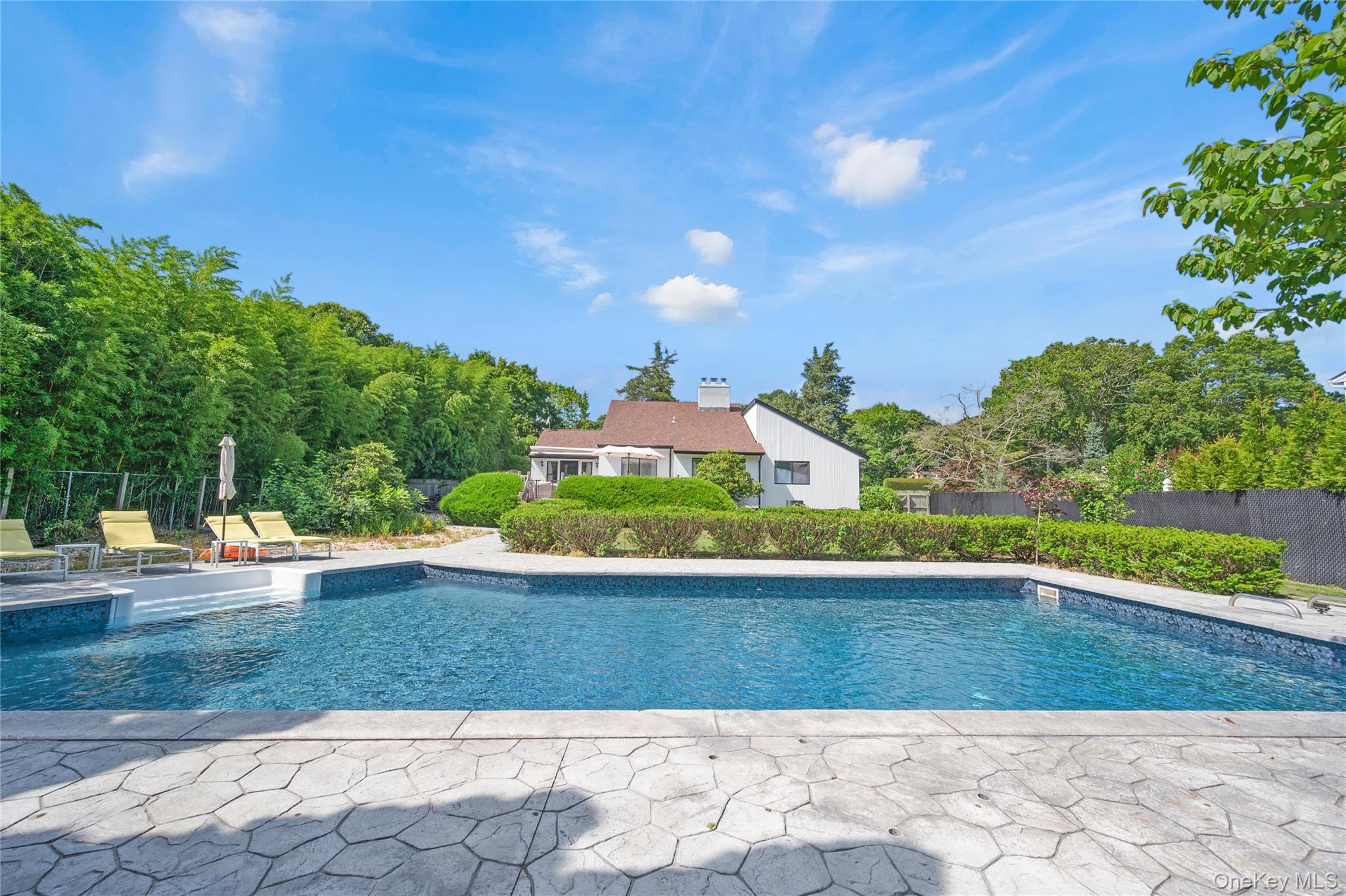 #1 photo, 8 School Street, サフォーク郡 Hampton Bays , NY 11946