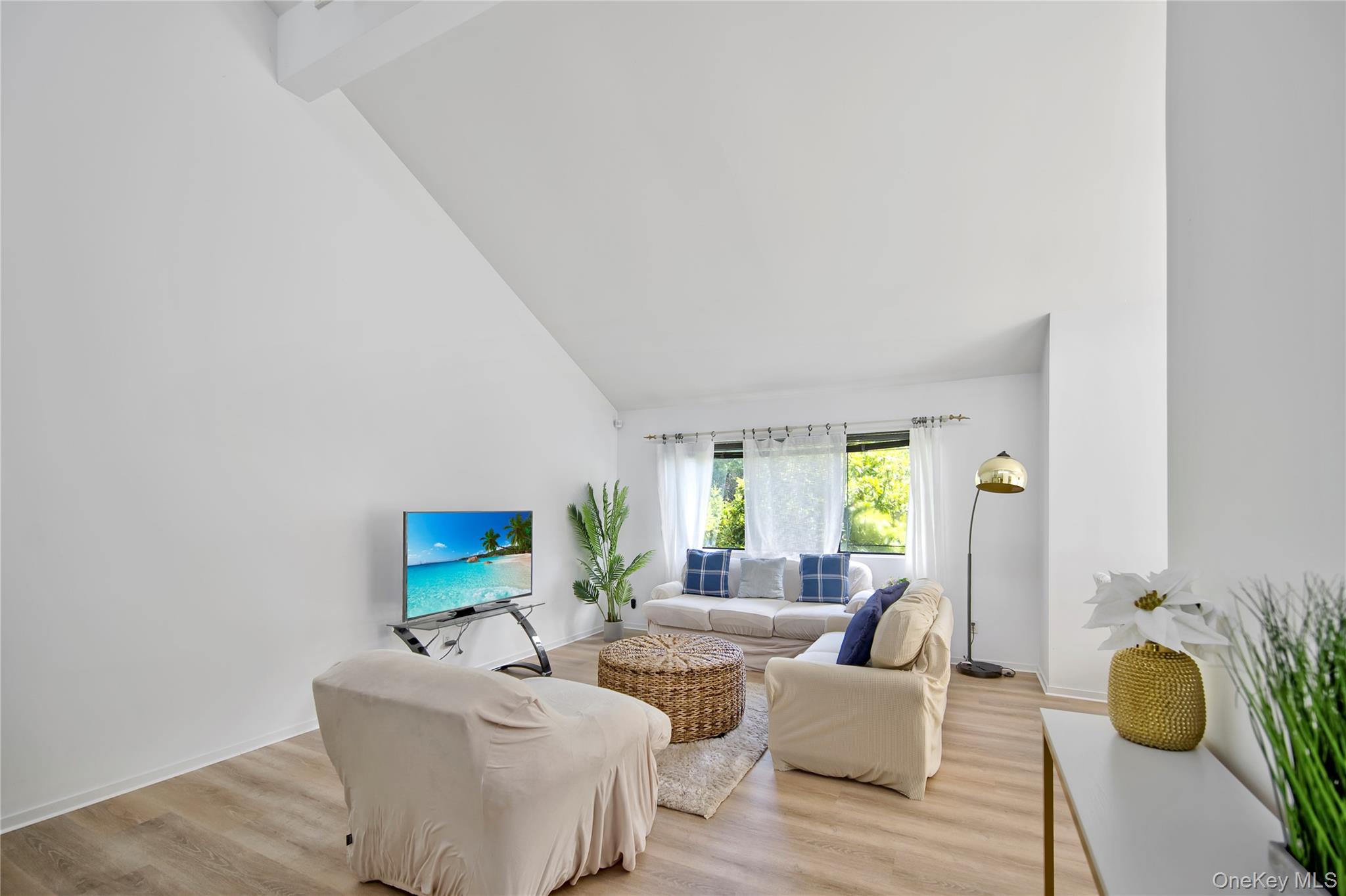 #5 photo, 8 School Street, サフォーク郡 Hampton Bays , NY 11946