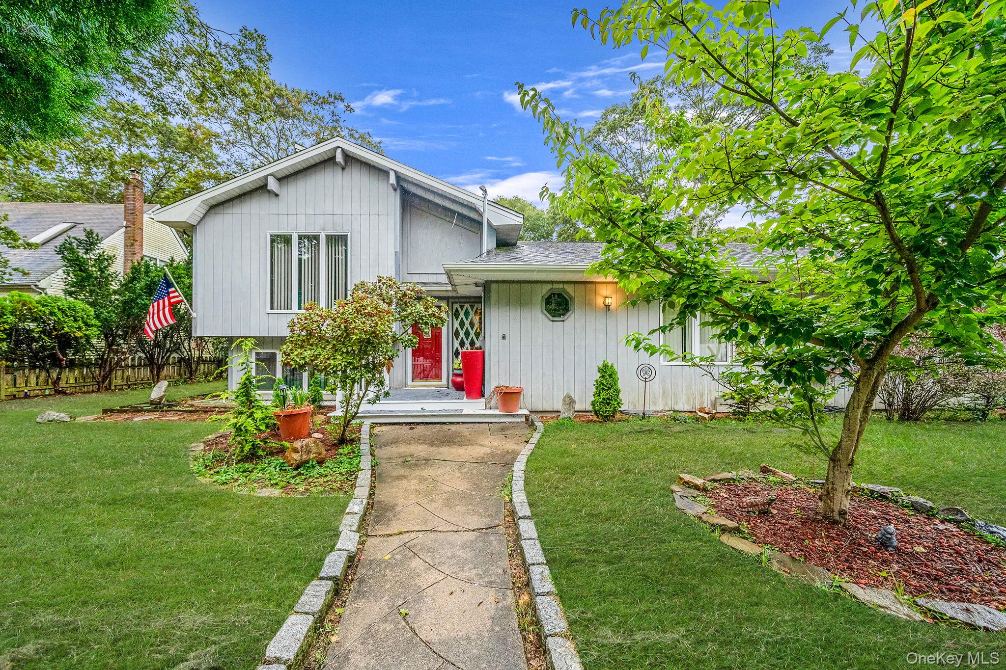 #1 photo, 8 Claremont Drive, サフォーク郡 Mastic Beach , NY 11951