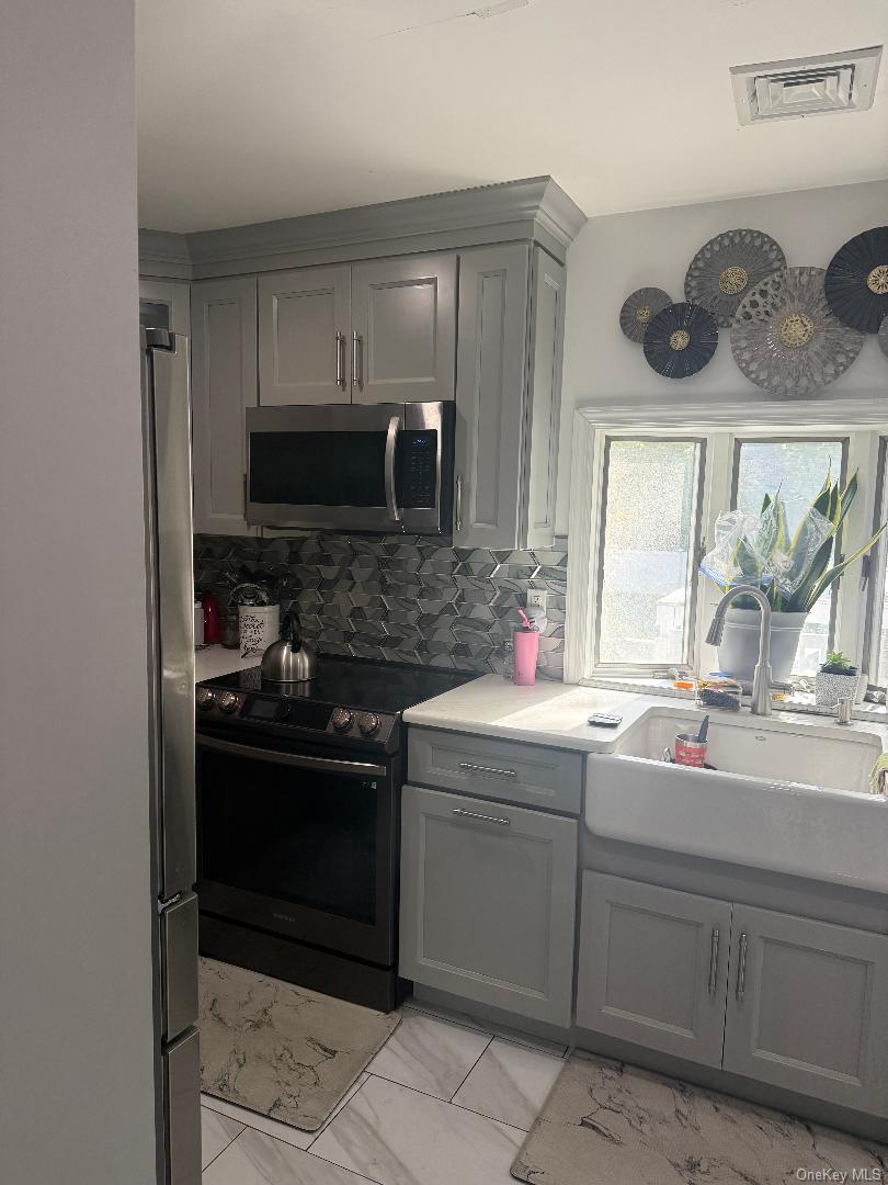 #3 photo, 4478 Express Dr S. Drive,, サフォーク郡 Ronkonkoma , NY 11779