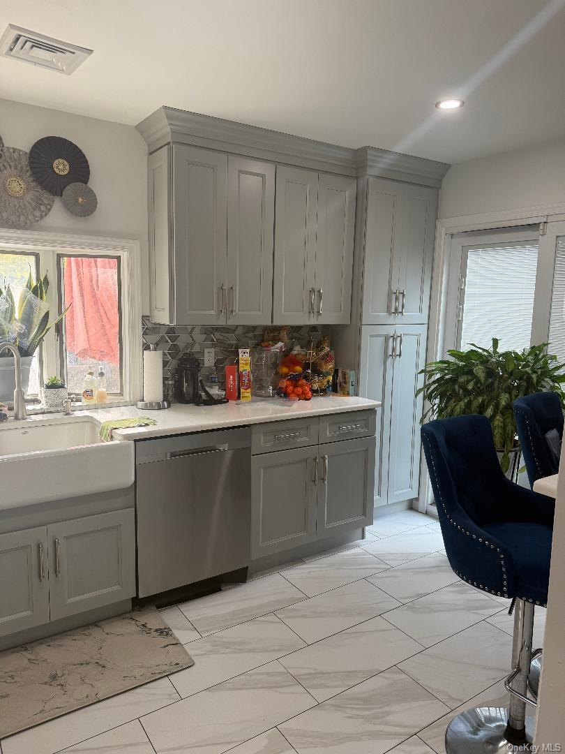 #4 photo, 4478 Express Dr S. Drive,, サフォーク郡 Ronkonkoma , NY 11779