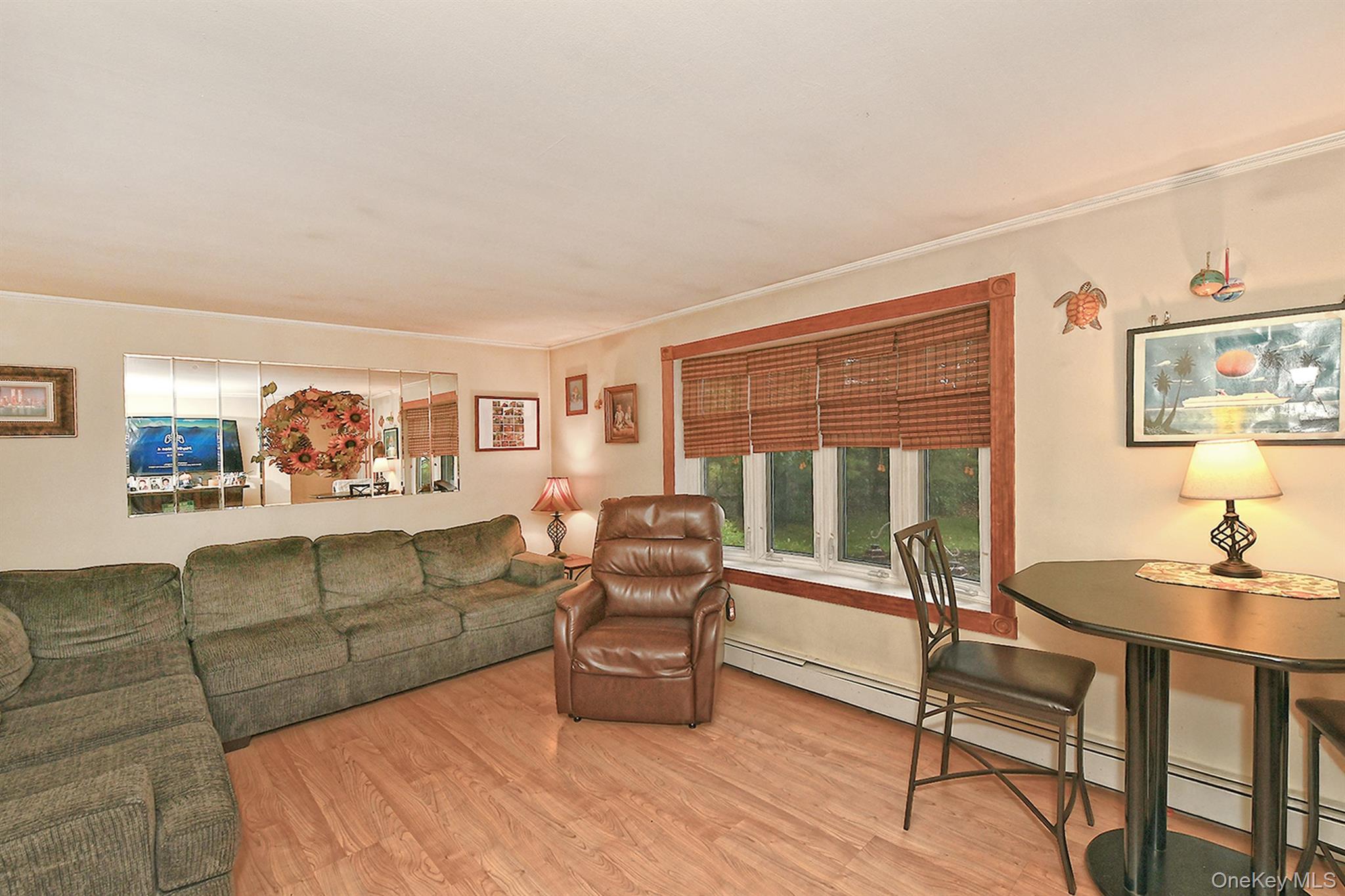 #2 photo, 87 9th Avenue, サフォーク郡 Holtsville , NY 11742