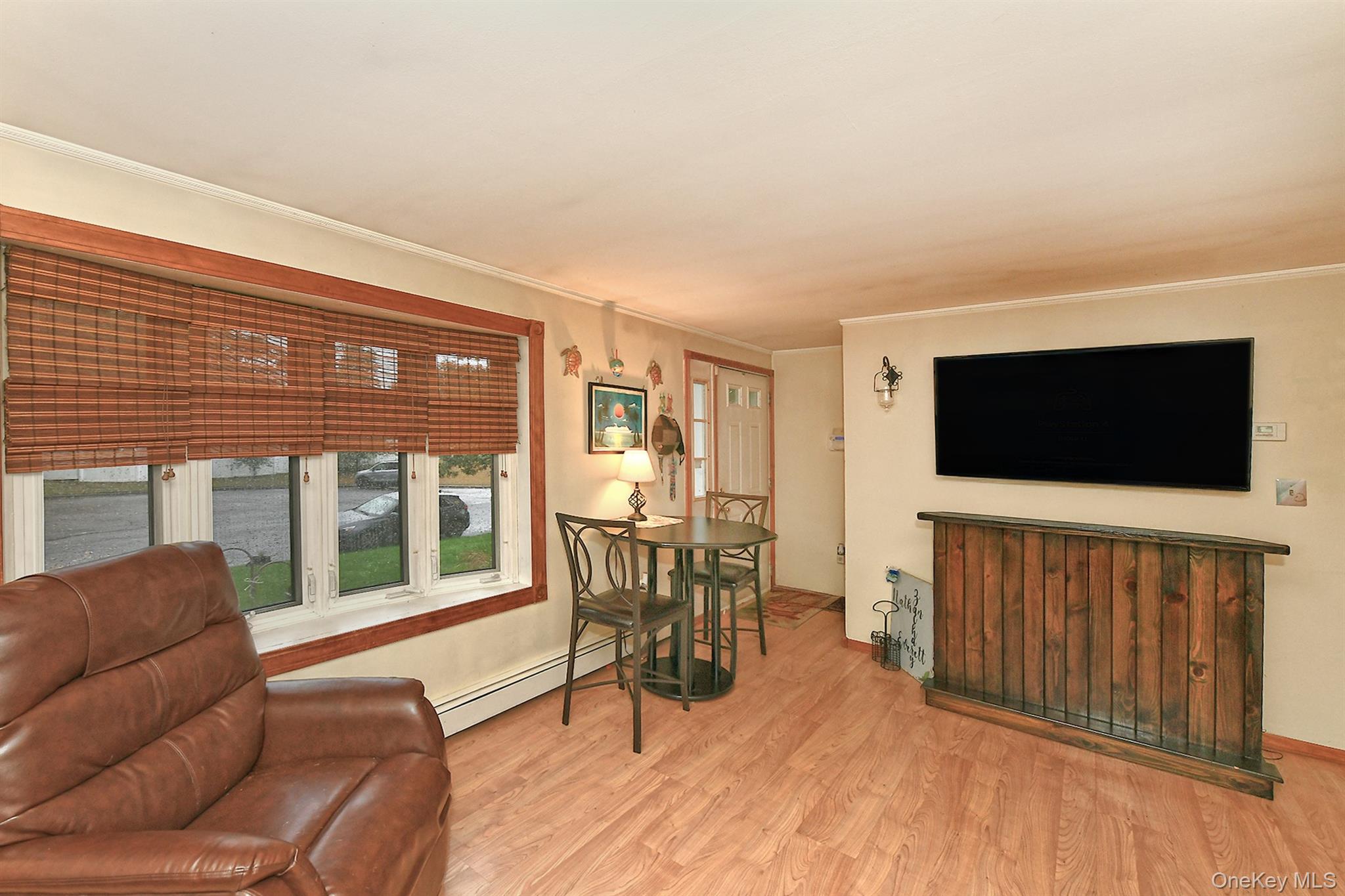 #3 photo, 87 9th Avenue, サフォーク郡 Holtsville , NY 11742