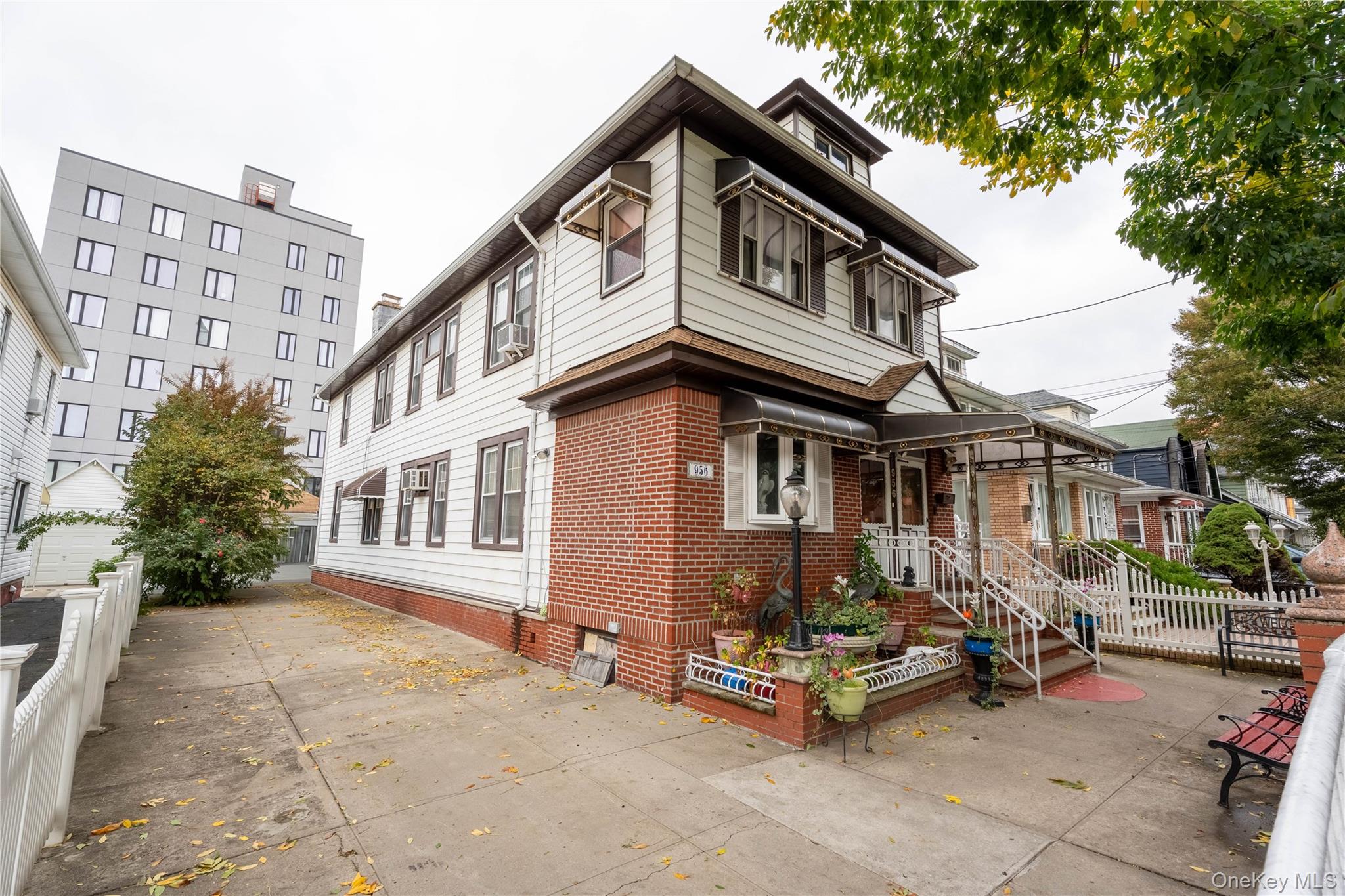 #2 photo, 956 E 37th Street, ブルックリン区 Brooklyn , NY 11210