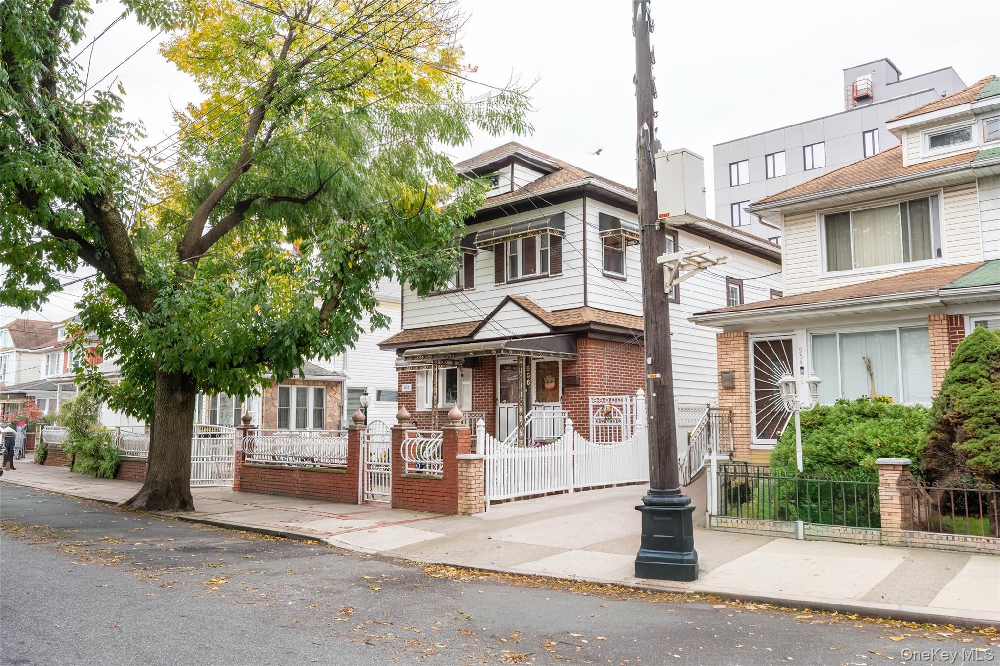 #3 photo, 956 E 37th Street, ブルックリン区 Brooklyn , NY 11210