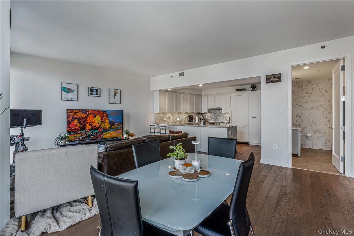 #10 photo, 107-06 Queens Boulevard, Forest Hills , NY 11375